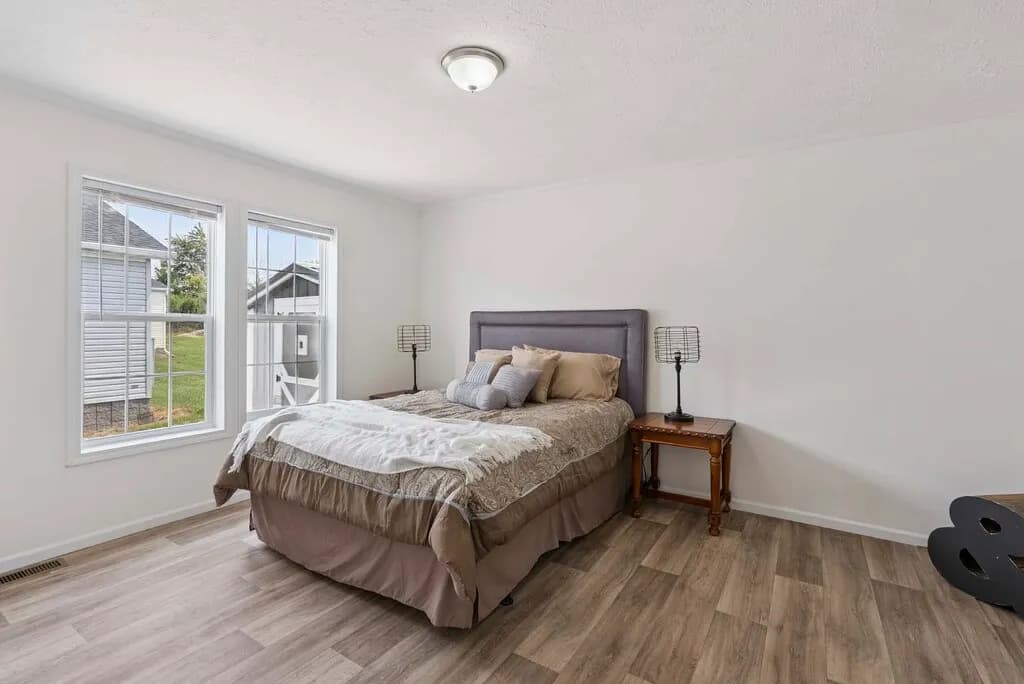 Click to enlarge Bay Port multi-section home — primary bedroom (photo 7 of 10)