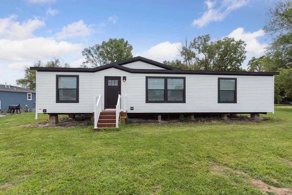 Lincoln β 3 bed 2 bath manufactured home floor plan