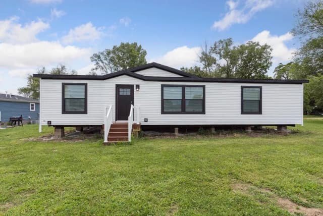 Lincoln β 3 bed 2 bath manufactured home floor plan