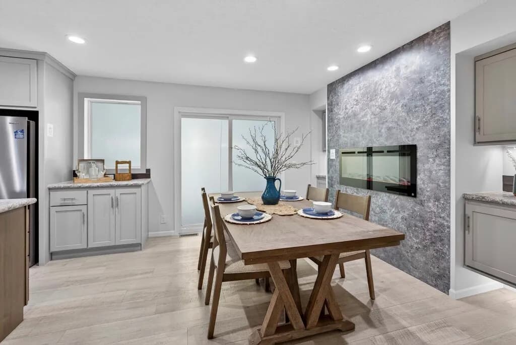Click to enlarge Odyssey modular home — dining area (photo 6 of 11)