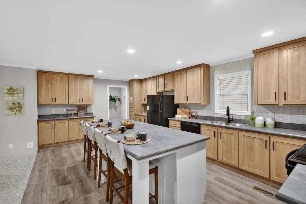 Click to enlarge Silverton modular home — kitchen (photo 5 of 32)