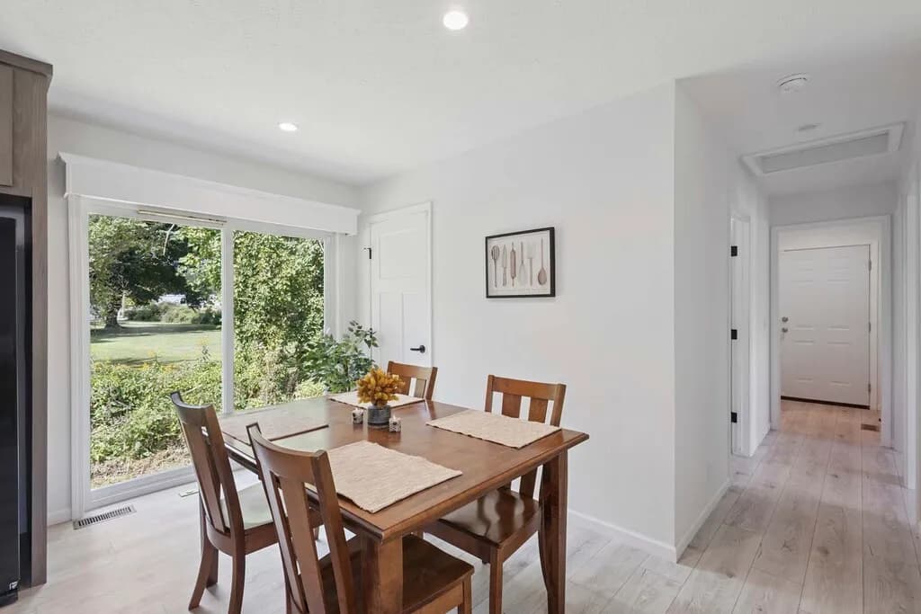 Click to enlarge Summit modular home — dining area (photo 7 of 9)