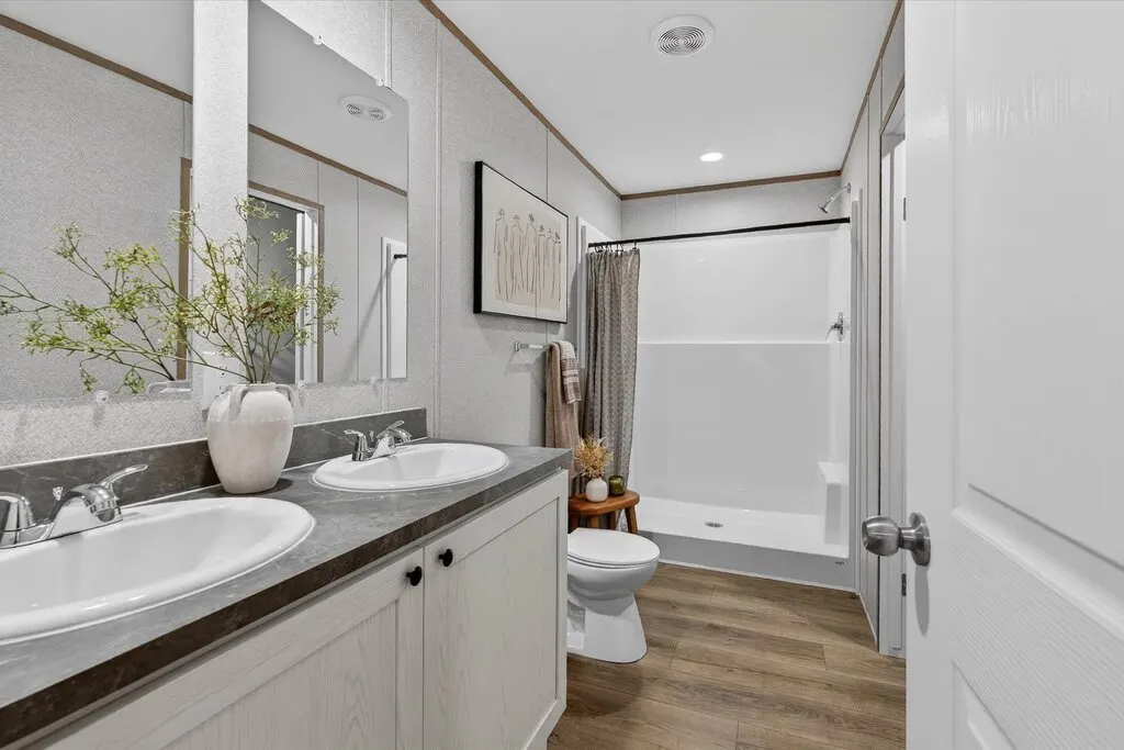 Click to enlarge The Grand multi-section home — primary bathroom (photo 9 of 37)