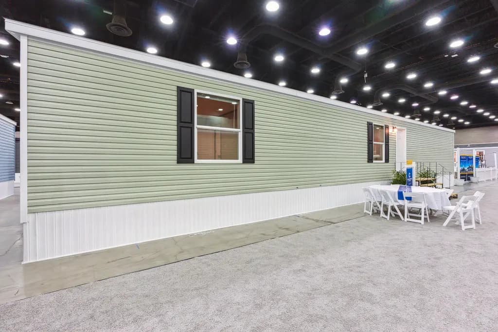 Click to enlarge Vertex Reverse Aisle single wide home — exterior (photo 2 of 8)
