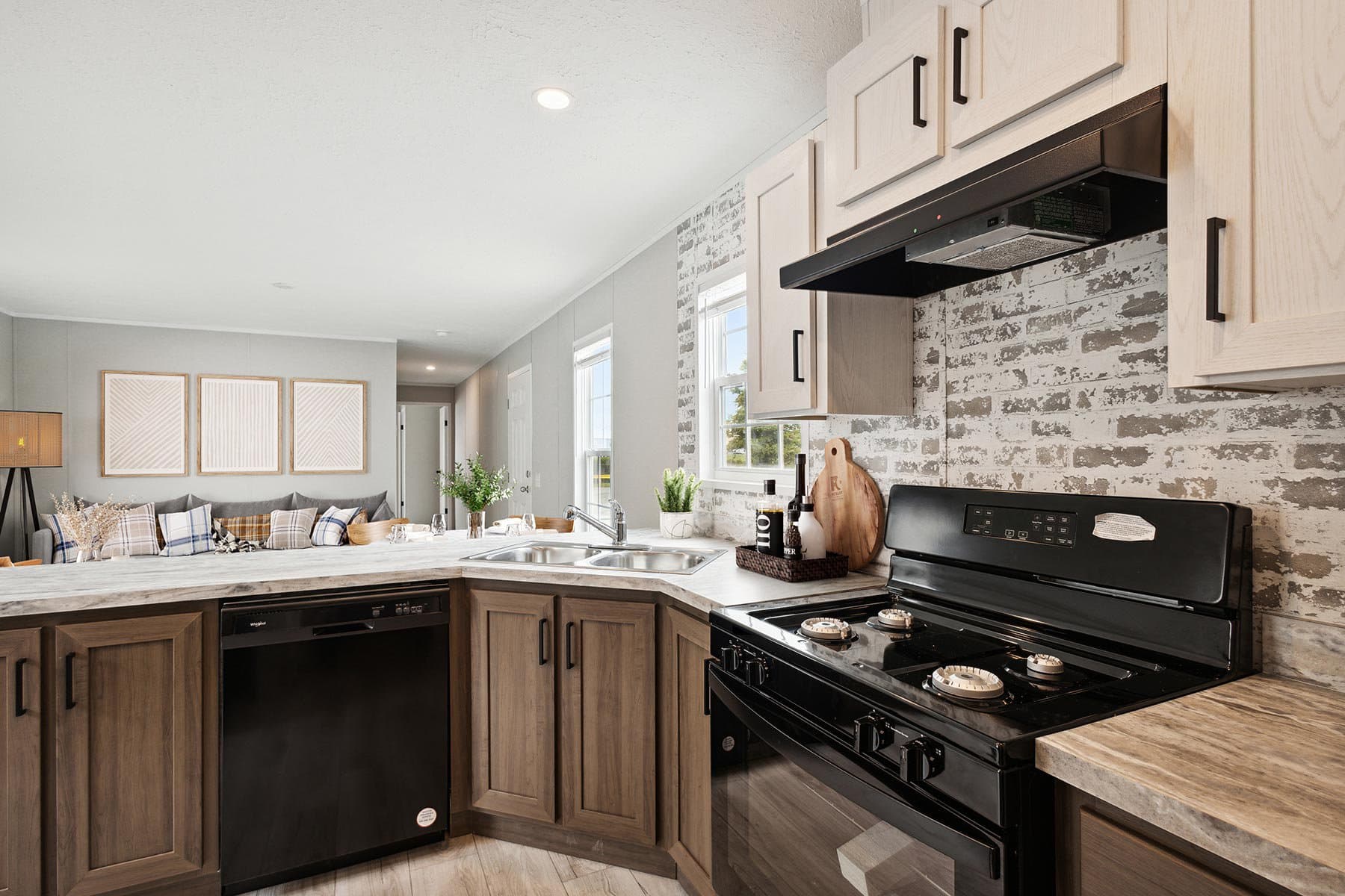 Click to enlarge 1466H32082 single wide home — kitchen (photo 3 of 10)