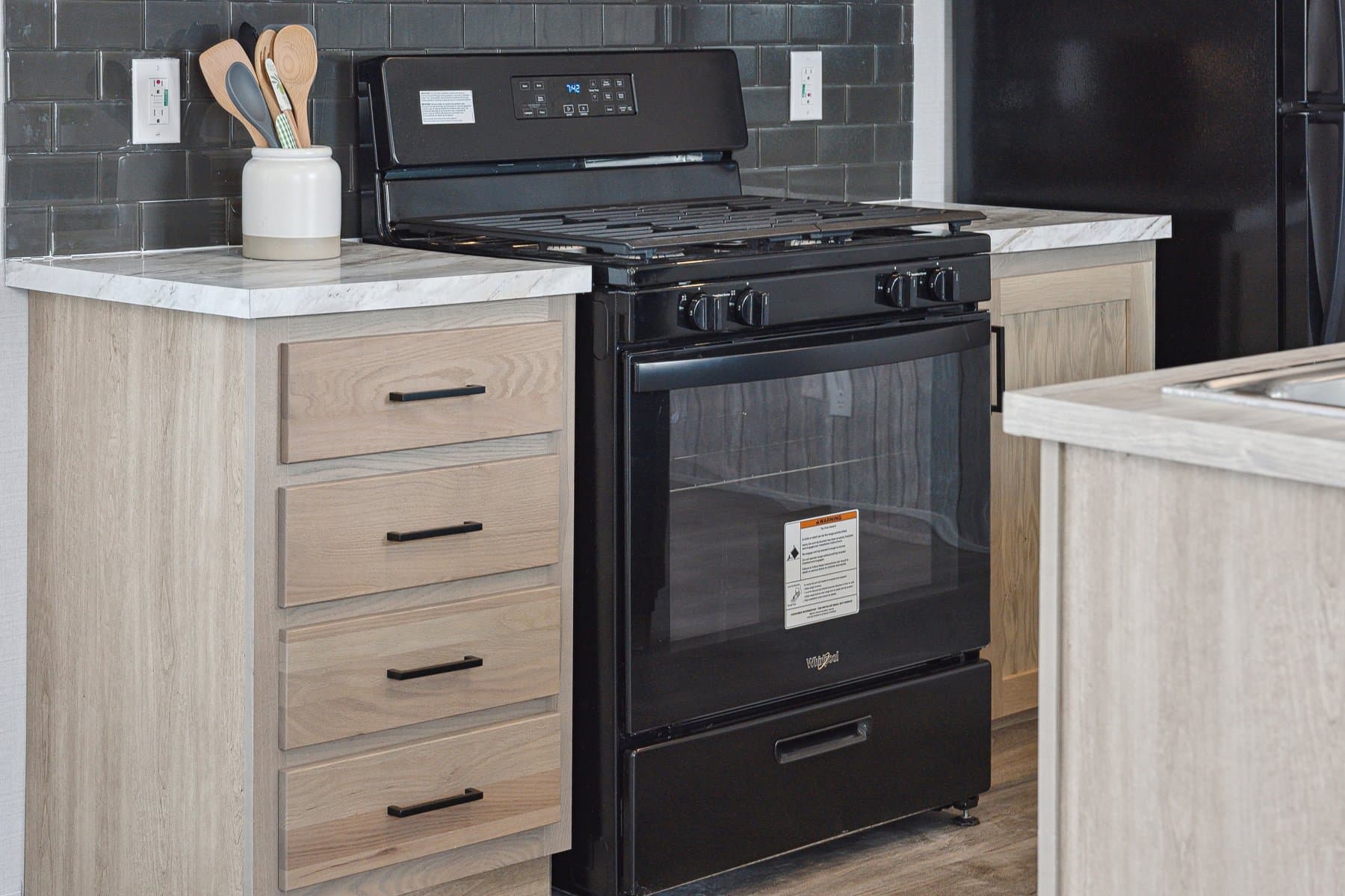 Click to enlarge 1660H22212 single wide home β kitchen (photo 18 of 27)