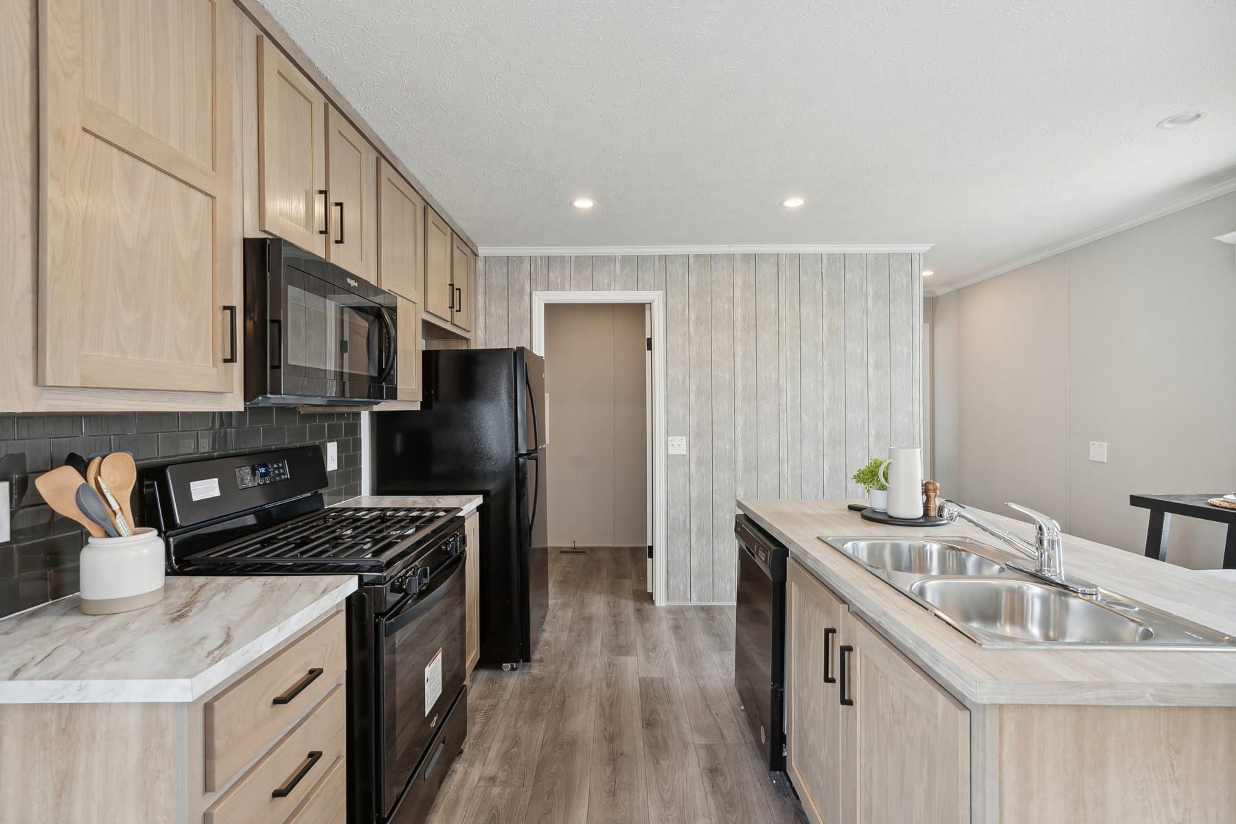 Click to enlarge 1660H22212 single wide home β kitchen (photo 10 of 27)