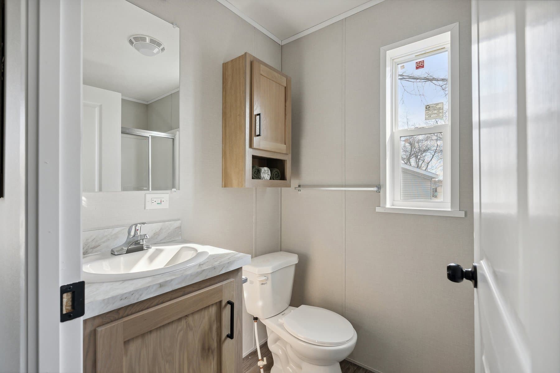 Click to enlarge 1660H22212 single wide home β primary bathroom (photo 4 of 27)
