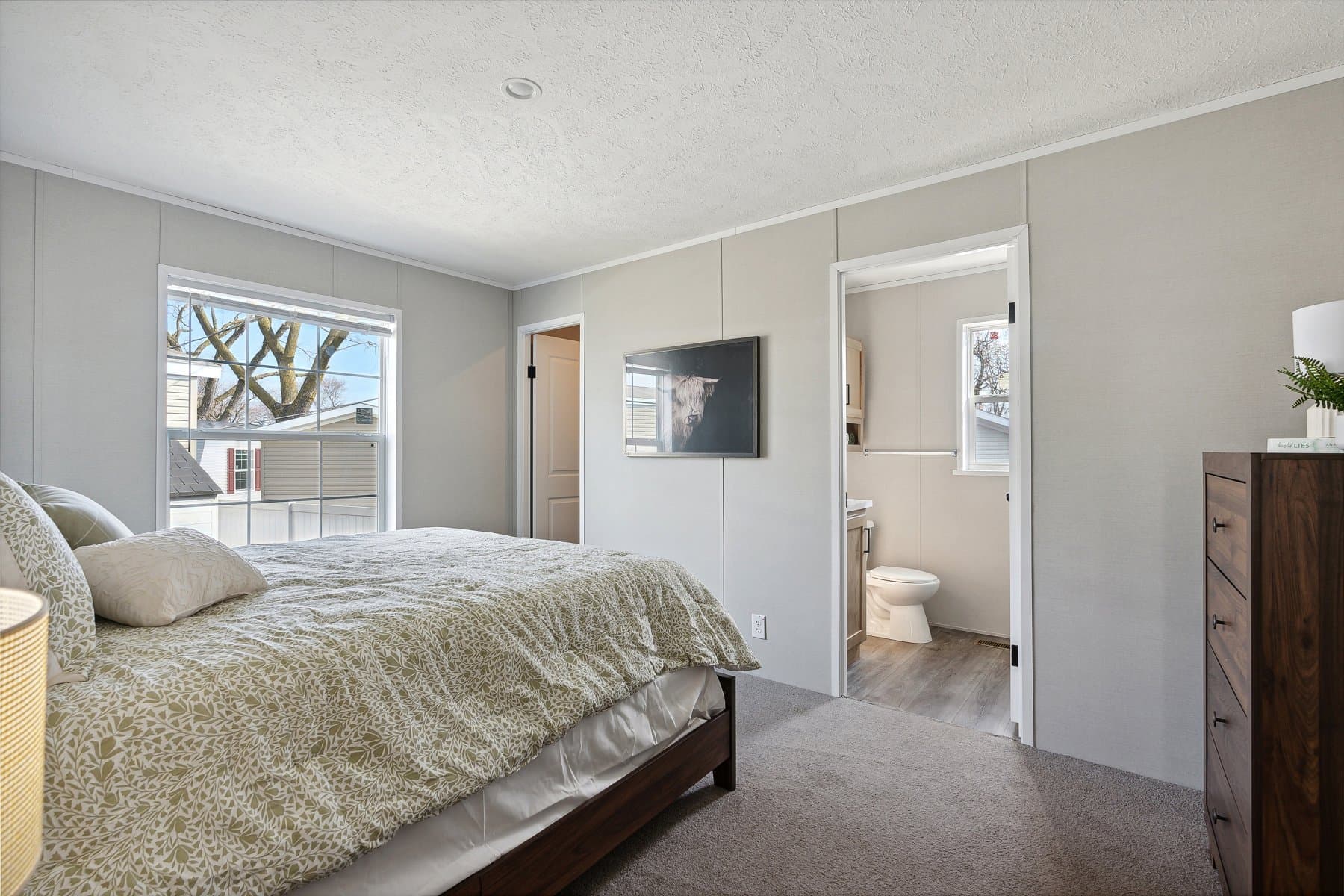 Click to enlarge 1660H22212 single wide home β primary bedroom (photo 21 of 27)