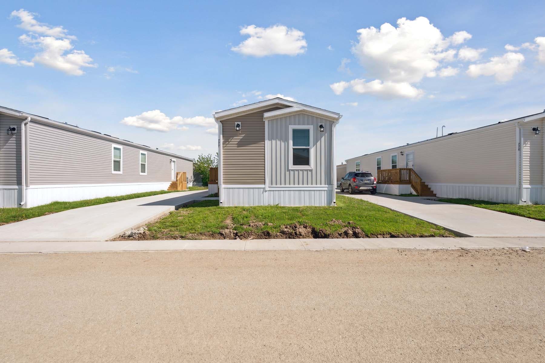 Click to enlarge 1664H32212 single wide home — exterior (photo 8 of 14)