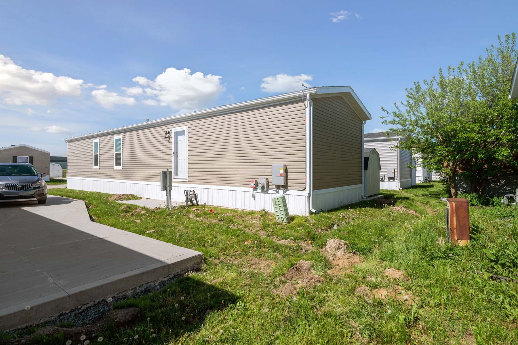Click to enlarge 1664H32212 single wide home — exterior (photo 10 of 14)