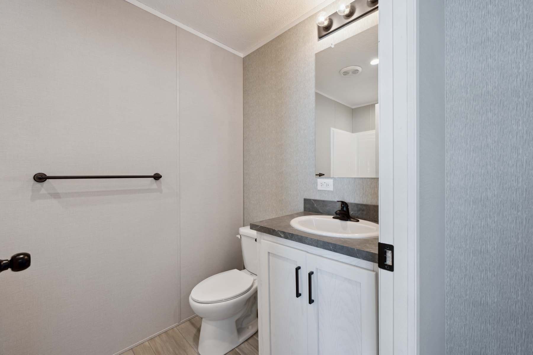 Click to enlarge 1664H32212 single wide home — primary bathroom (photo 14 of 14)