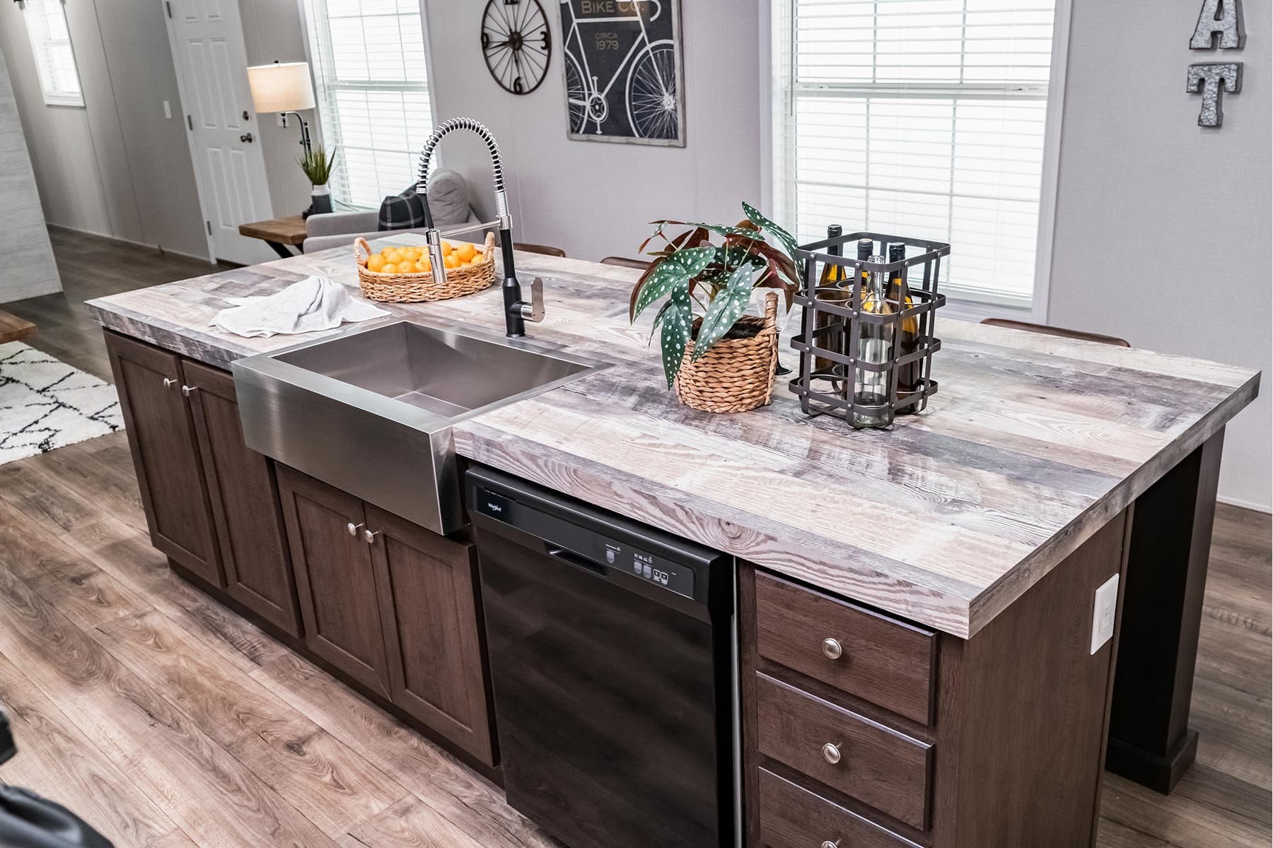 Click to enlarge 1666H22091 single wide home — kitchen (photo 10 of 16)