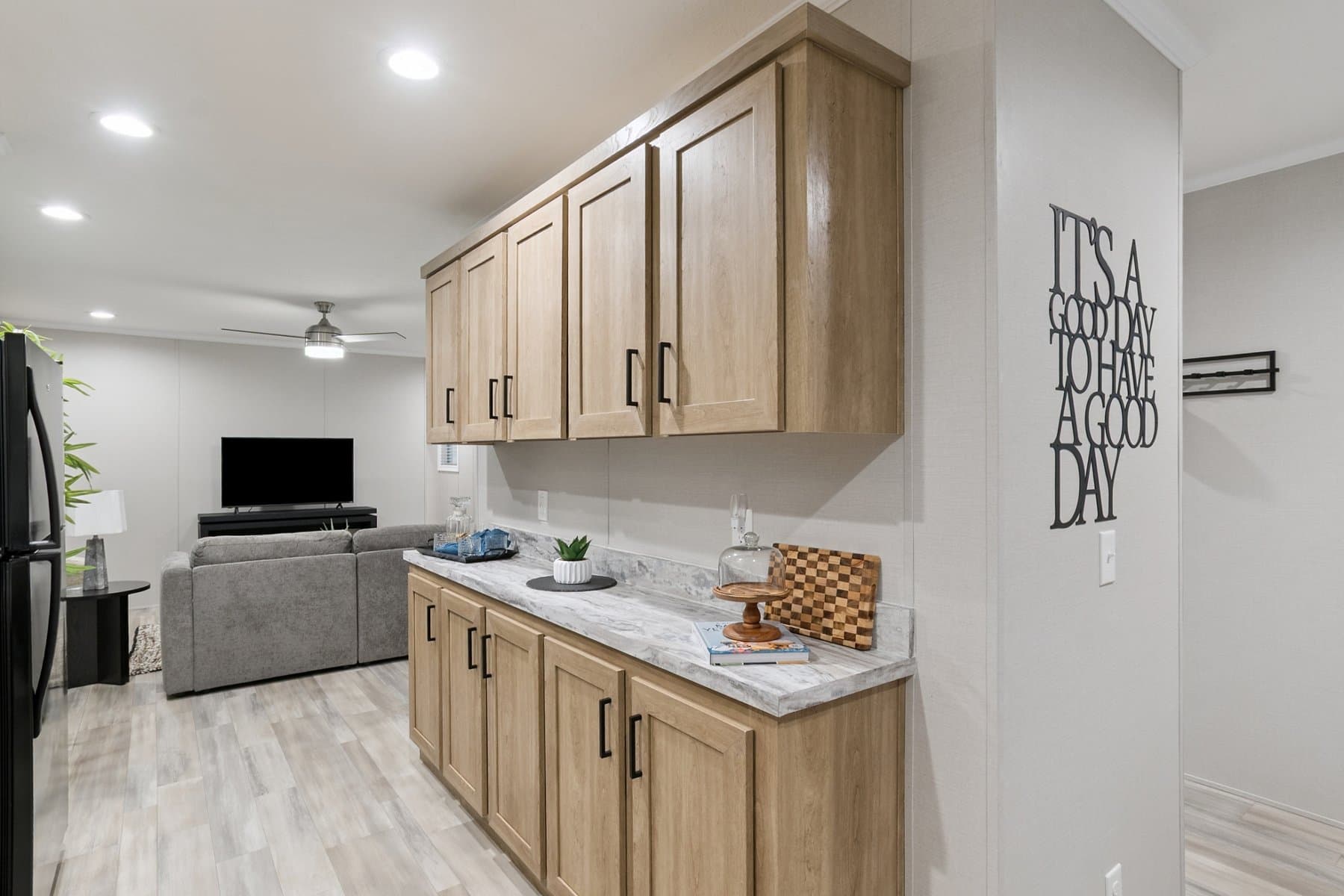 Click to enlarge 1666H32085 single wide home — kitchen (photo 14 of 29)