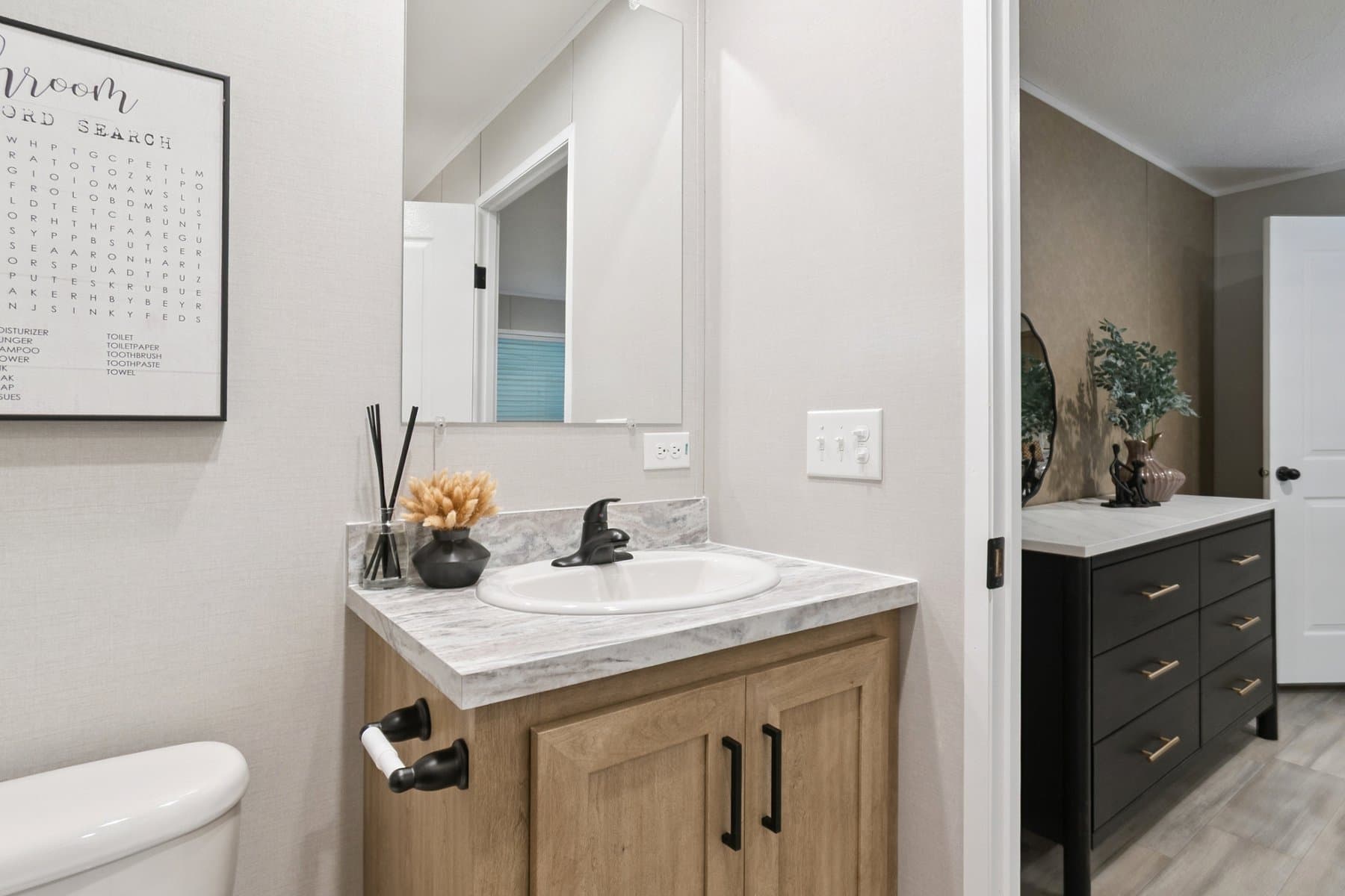 Click to enlarge 1666H32085 single wide home — primary bathroom (photo 23 of 29)