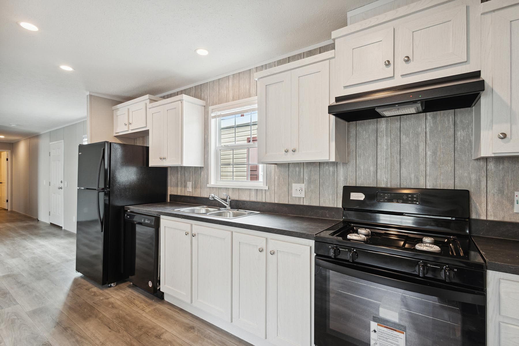 Click to enlarge 1666H32085 single wide home — kitchen (photo 6 of 29)