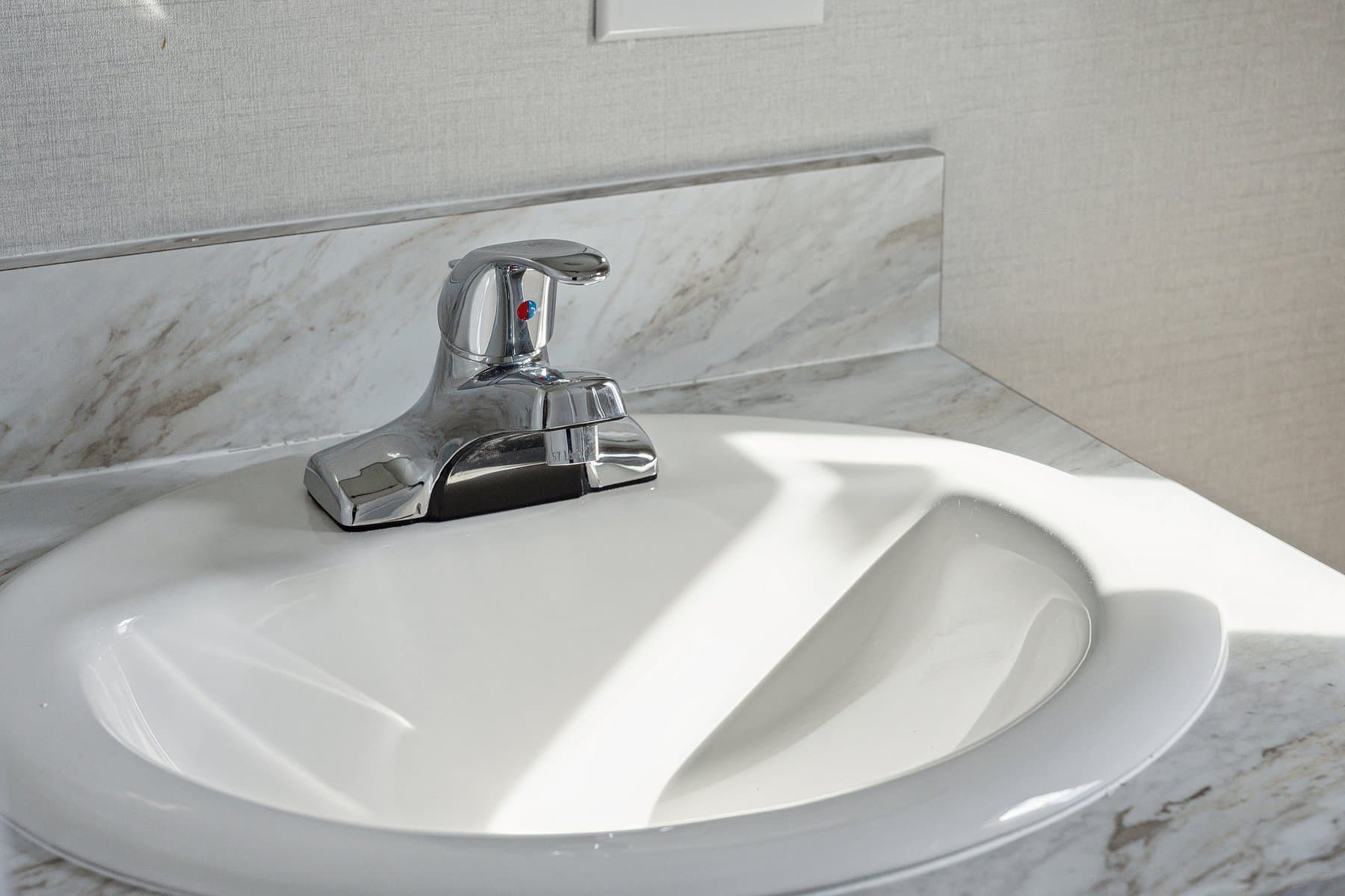 Click to enlarge 1666H32212 single wide home β bathroom (photo 27 of 32)
