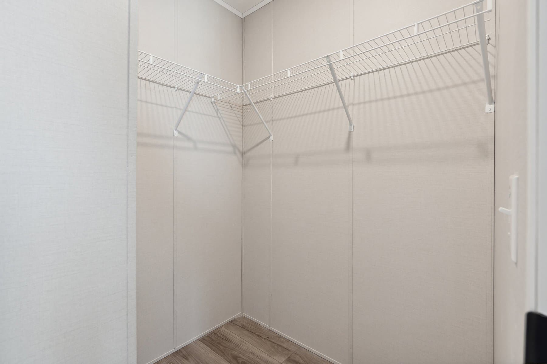Click to enlarge 1666H32212 single wide home β walk-in closet (photo 24 of 32)