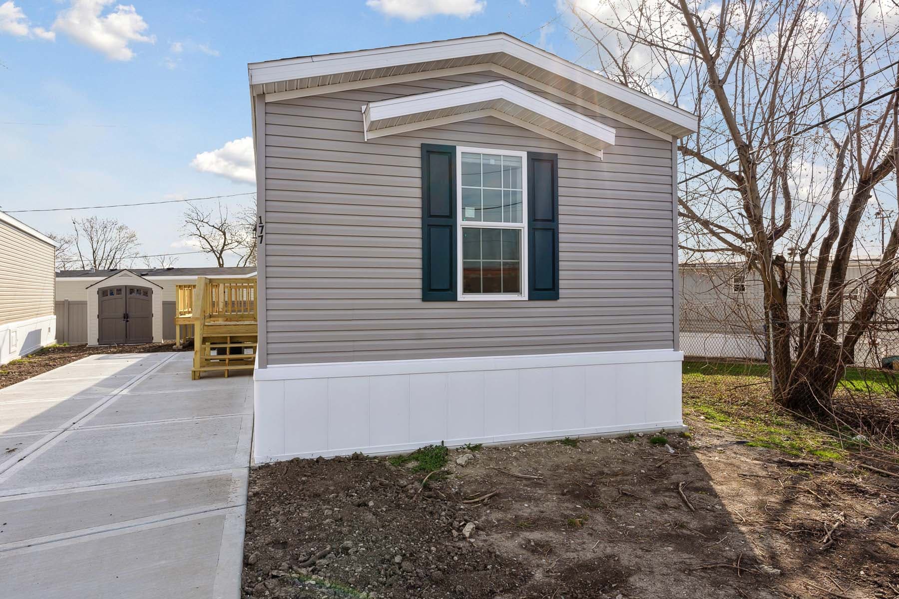 Click to enlarge 1666H32212 single wide home β exterior (photo 32 of 32)