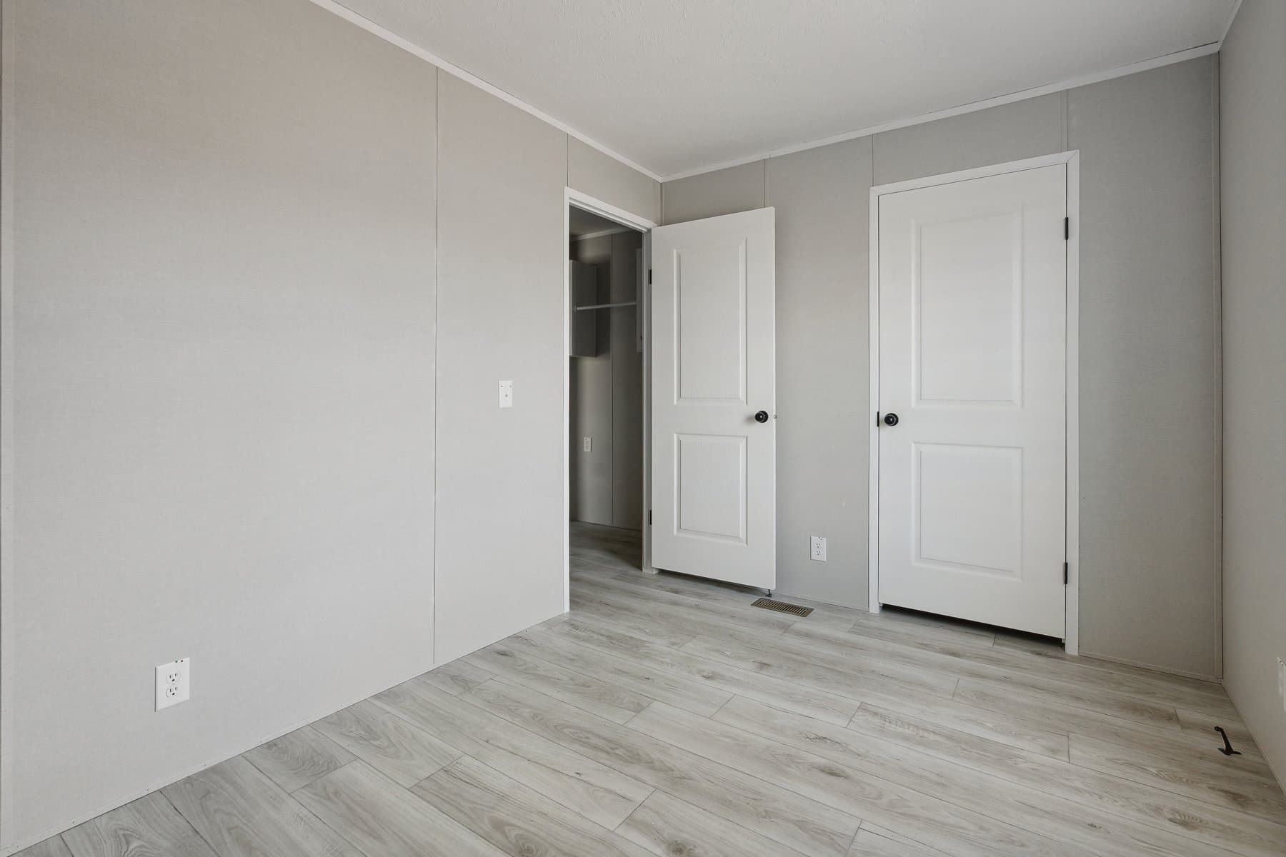 Click to enlarge 1666H32219 single wide home β bedroom (photo 23 of 30)