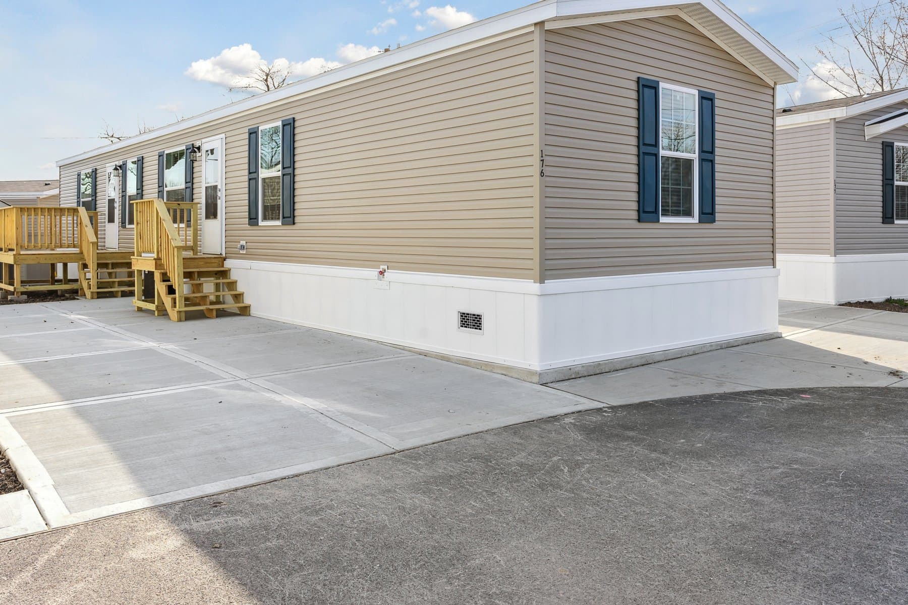 Click to enlarge 1666H32219 single wide home β exterior (photo 28 of 30)