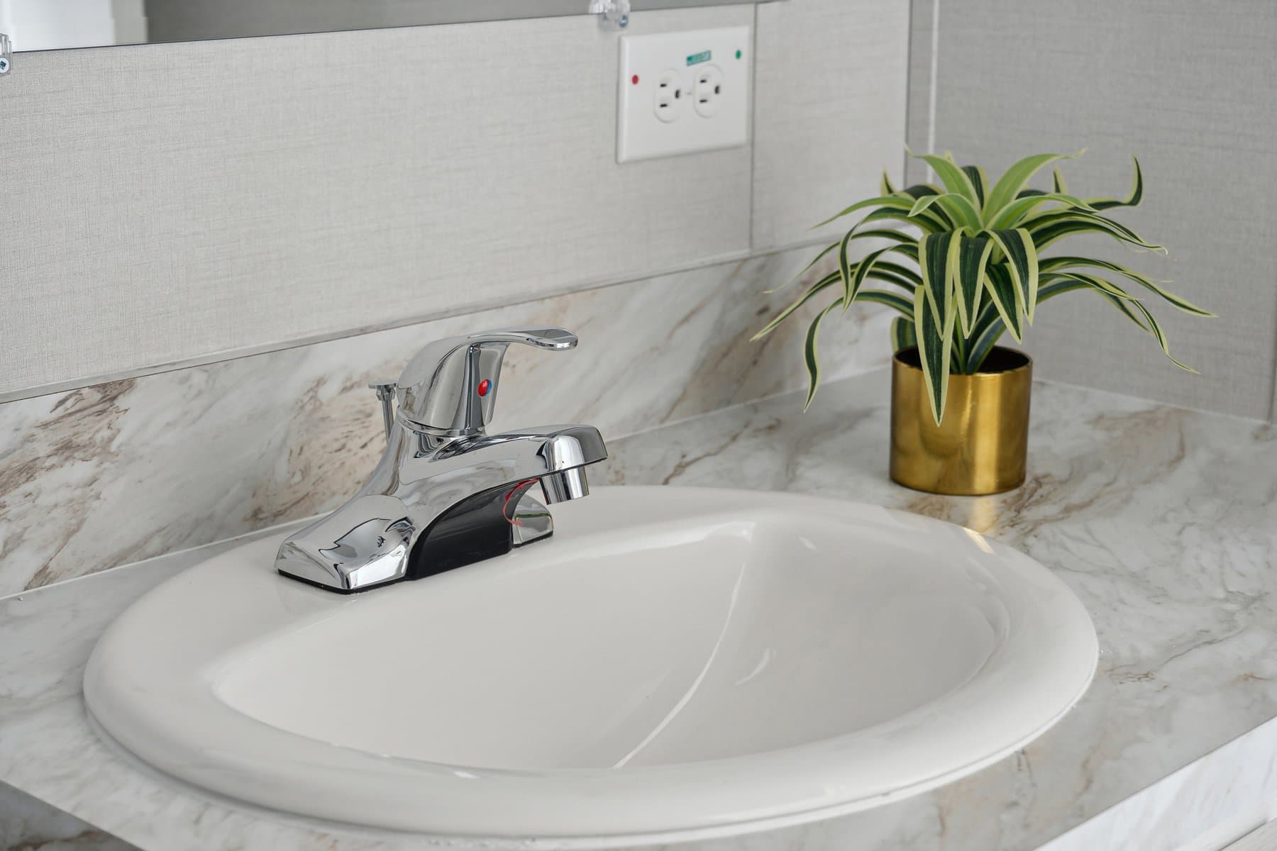 Click to enlarge 1666H32219 single wide home β primary bathroom (photo 21 of 30)