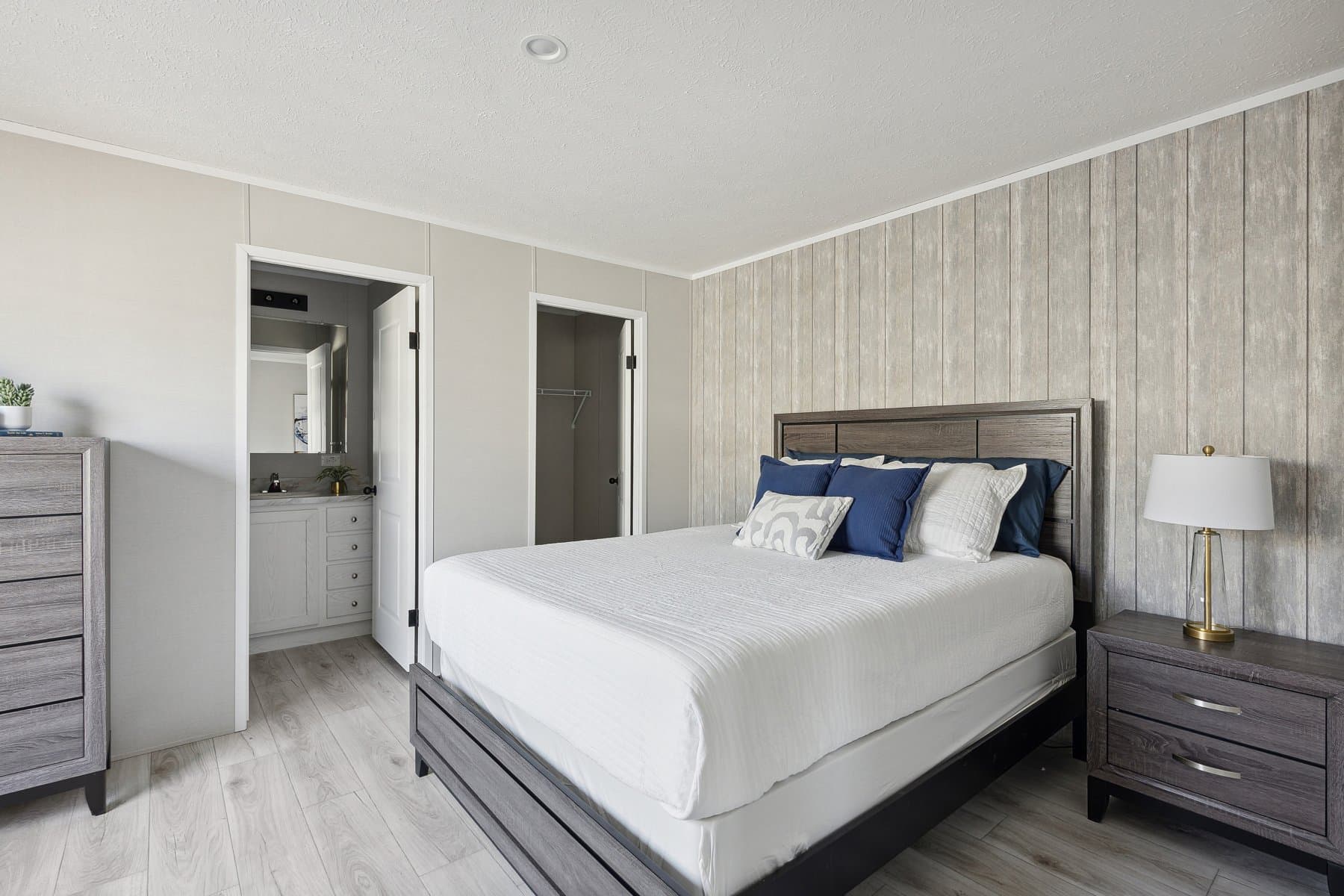 Click to enlarge 1666H32219 single wide home β primary bedroom (photo 18 of 30)