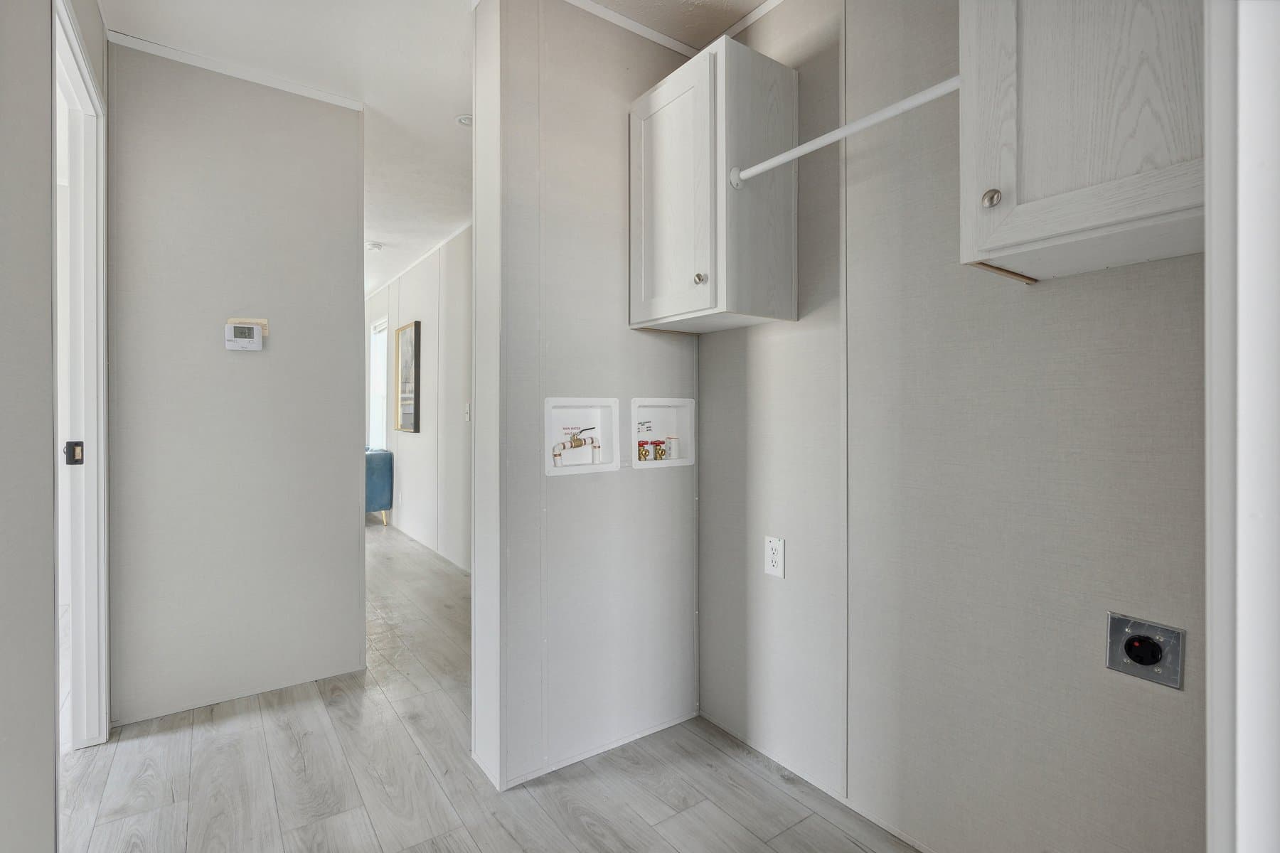 Click to enlarge 1666H32219 single wide home β utility room (photo 25 of 30)