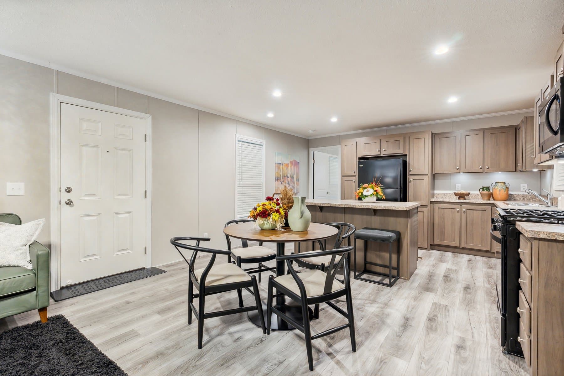 Click to enlarge 1672H32090 single wide home β kitchen (photo 6 of 29)