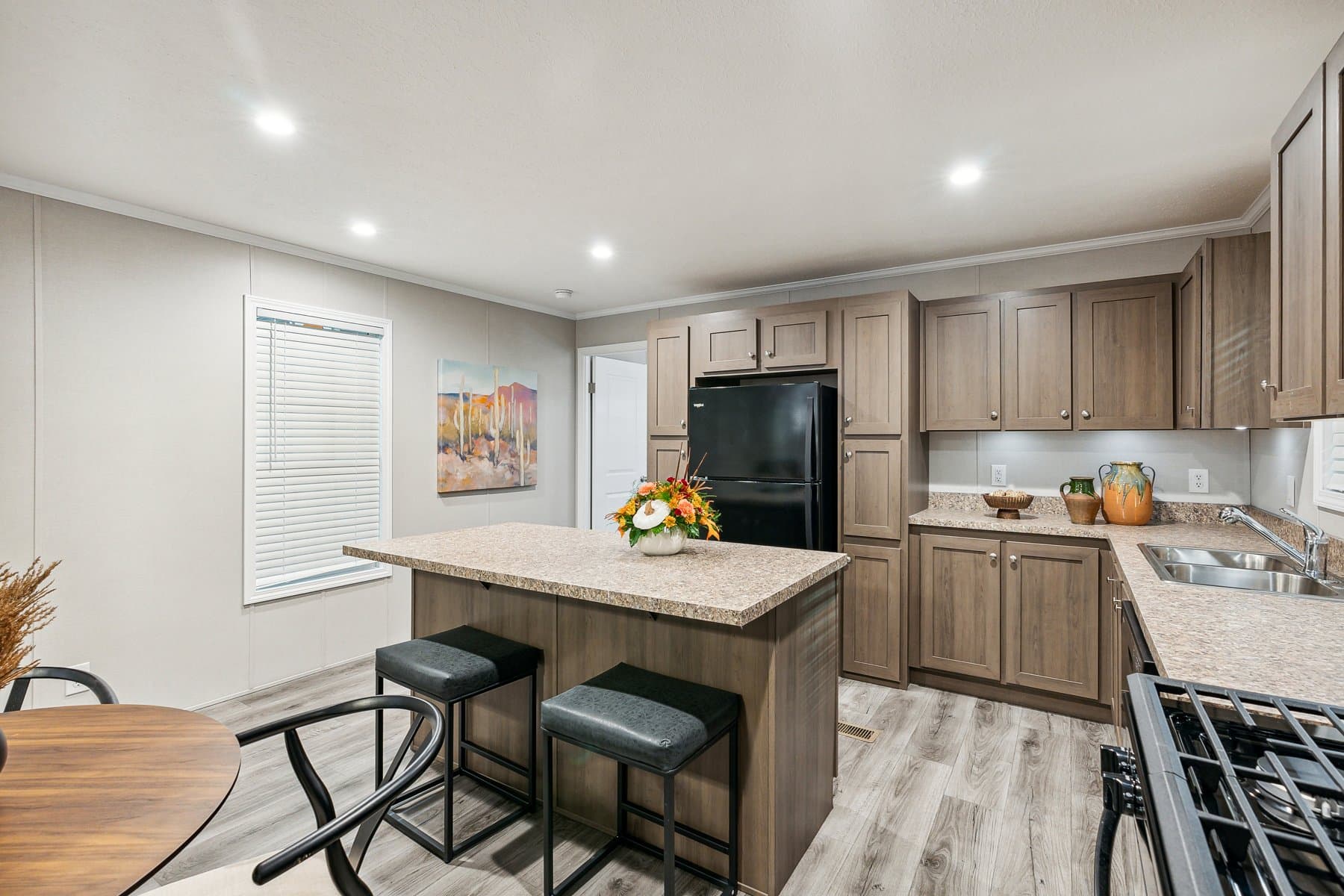 Click to enlarge 1672H32090 single wide home β kitchen (photo 10 of 29)