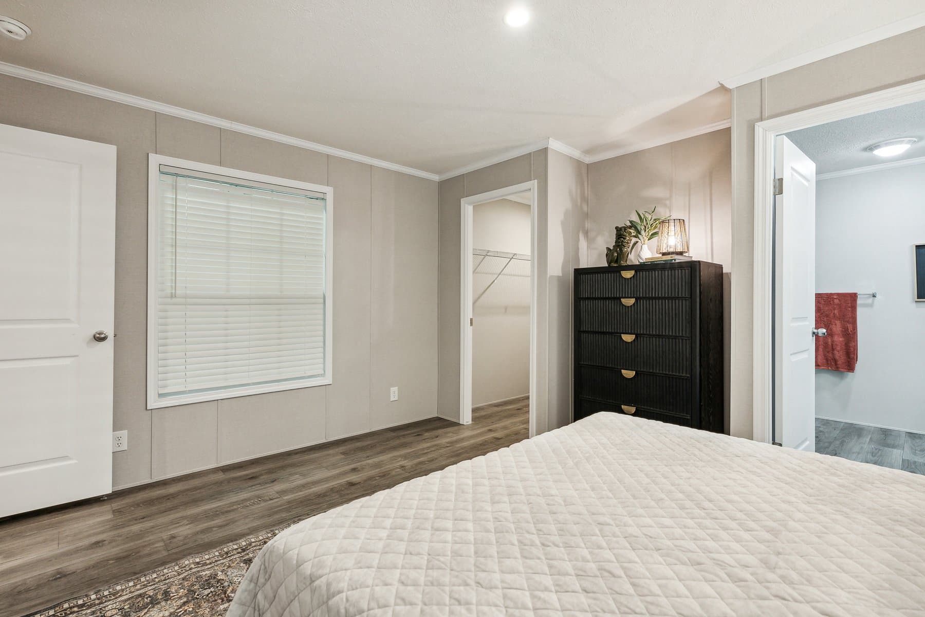 Click to enlarge 1672H32090 single wide home β primary bedroom (photo 17 of 29)