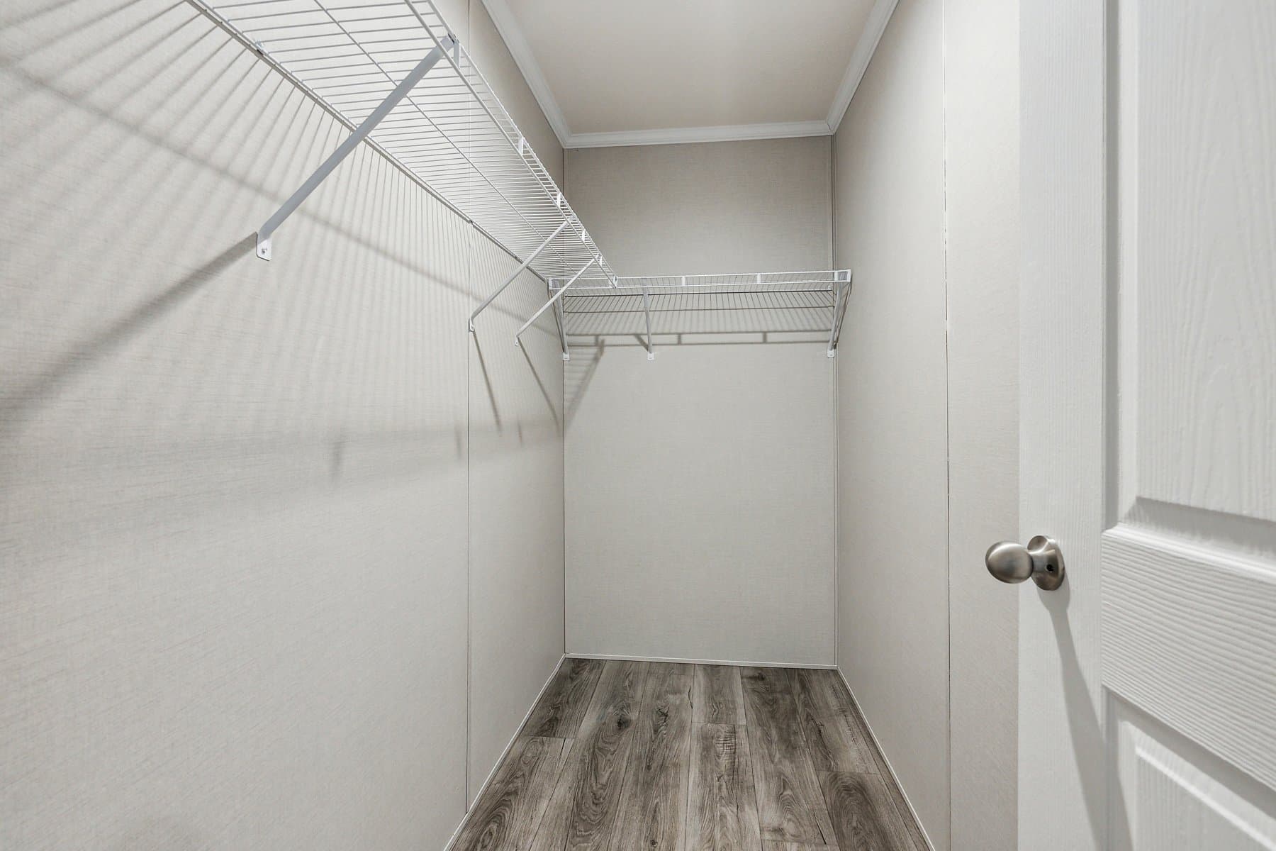 Click to enlarge 1672H32090 single wide home β walk-in closet (photo 20 of 29)