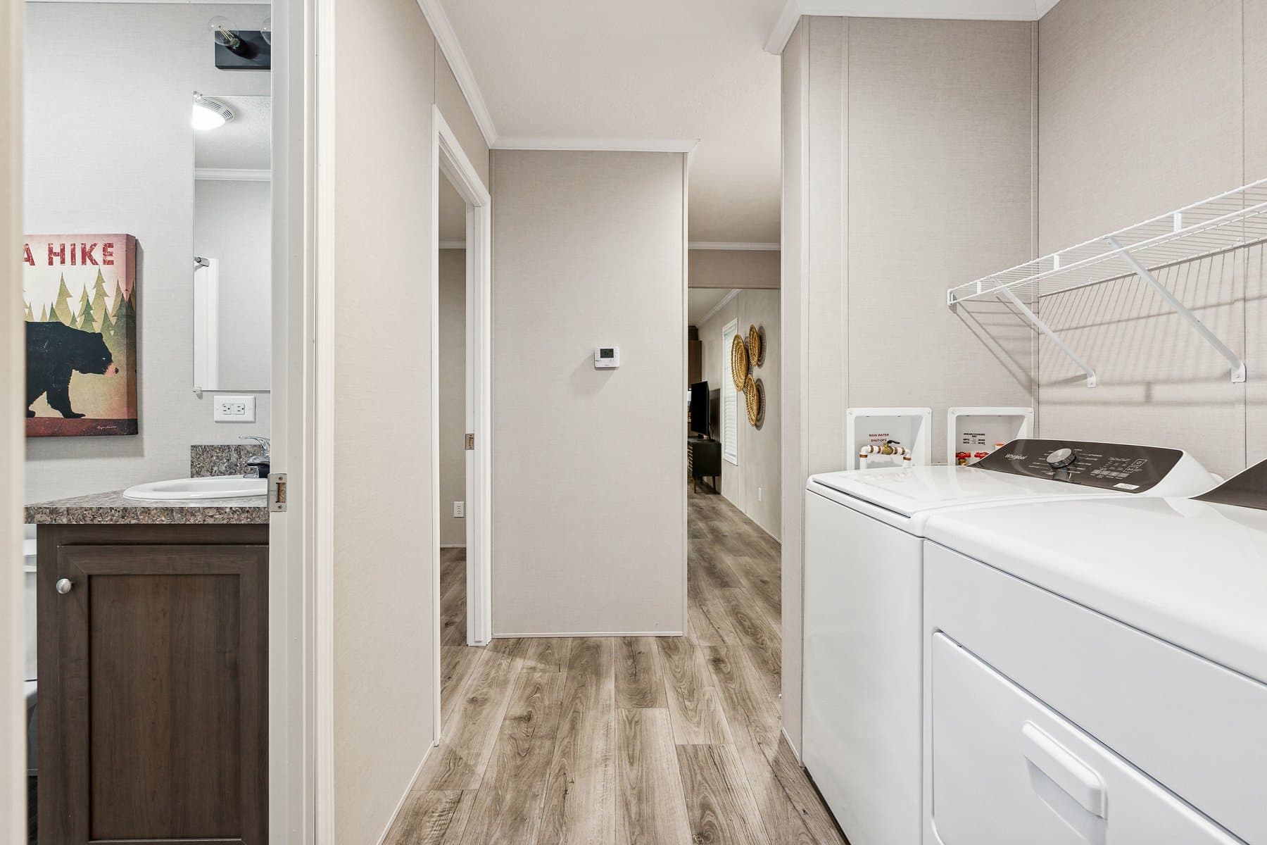Click to enlarge 1672H32090 single wide home β utility room (photo 24 of 29)