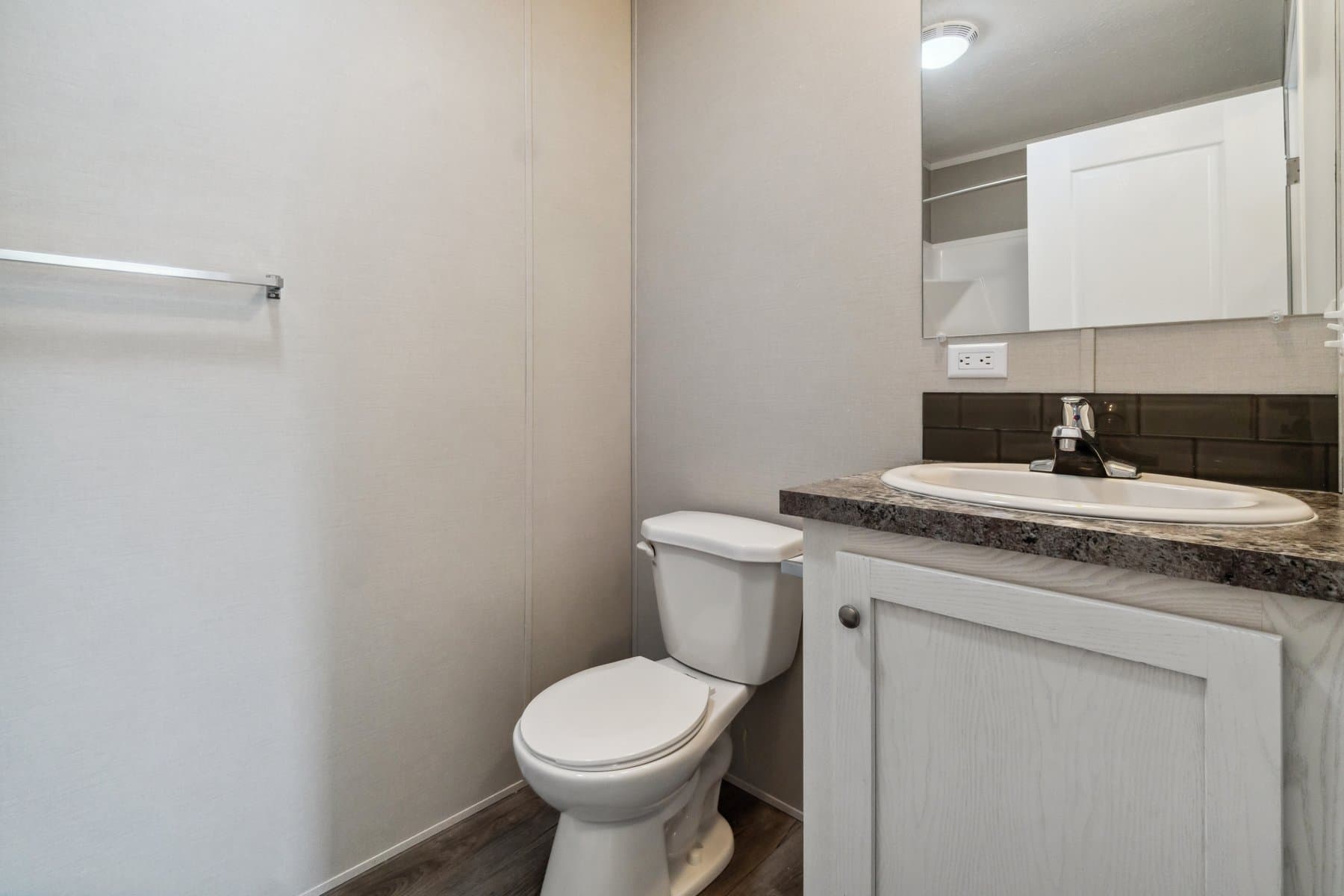 Click to enlarge 1672H32184 single wide home — bathroom (photo 37 of 40)