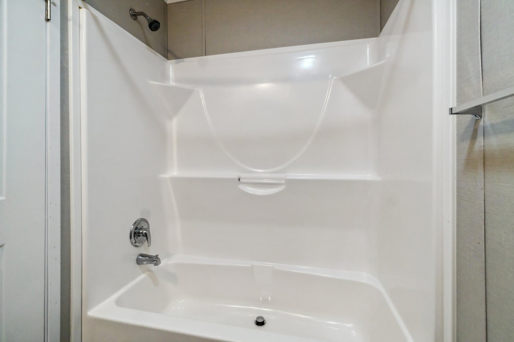 Click to enlarge 1672H32184 single wide home — bathroom (photo 38 of 40)