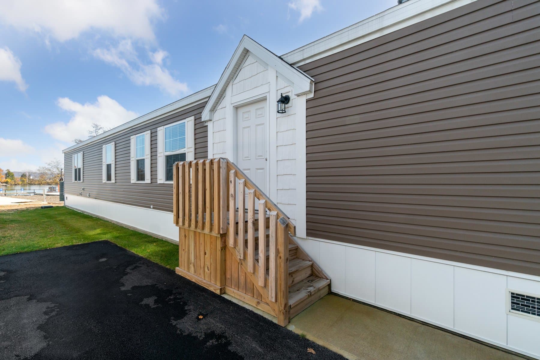 Click to enlarge 1672H32184 single wide home — exterior (photo 33 of 40)