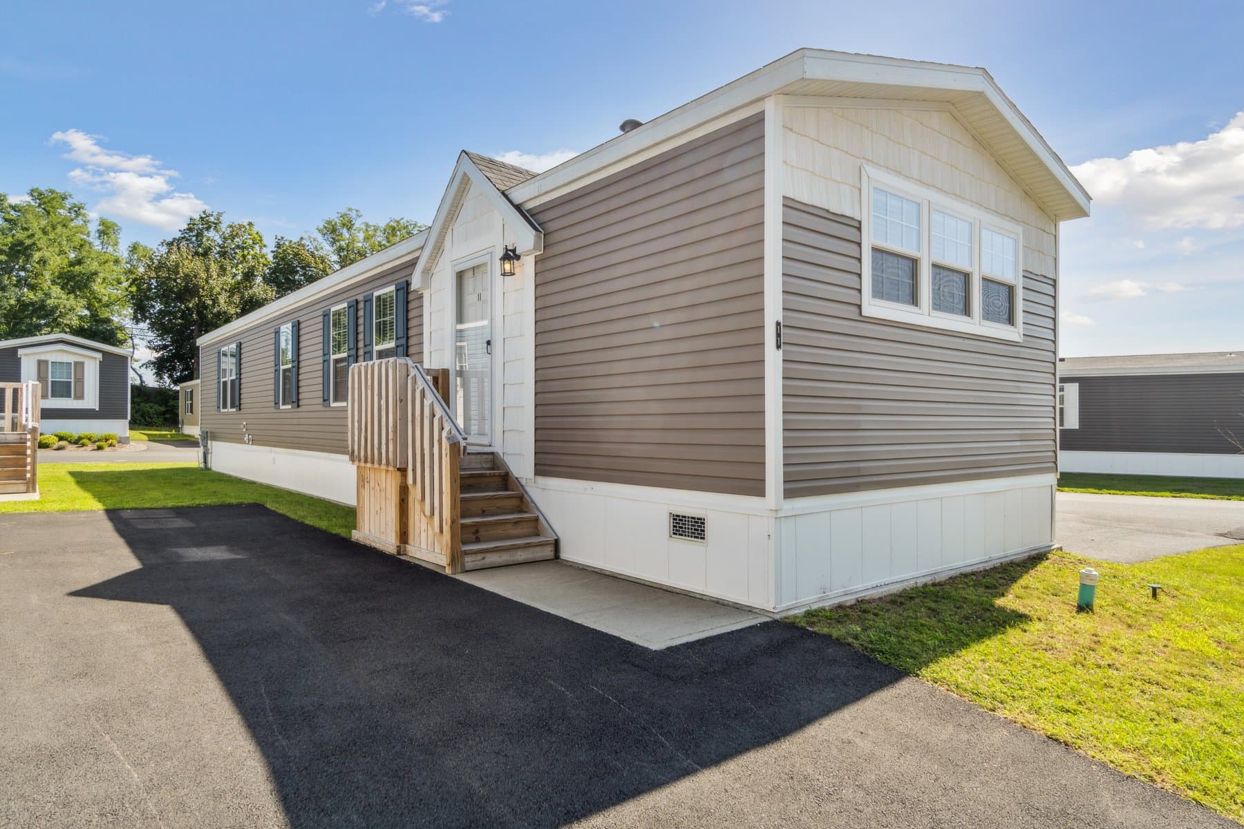 Click to enlarge 1672H32184 single wide home — exterior (photo 22 of 40)