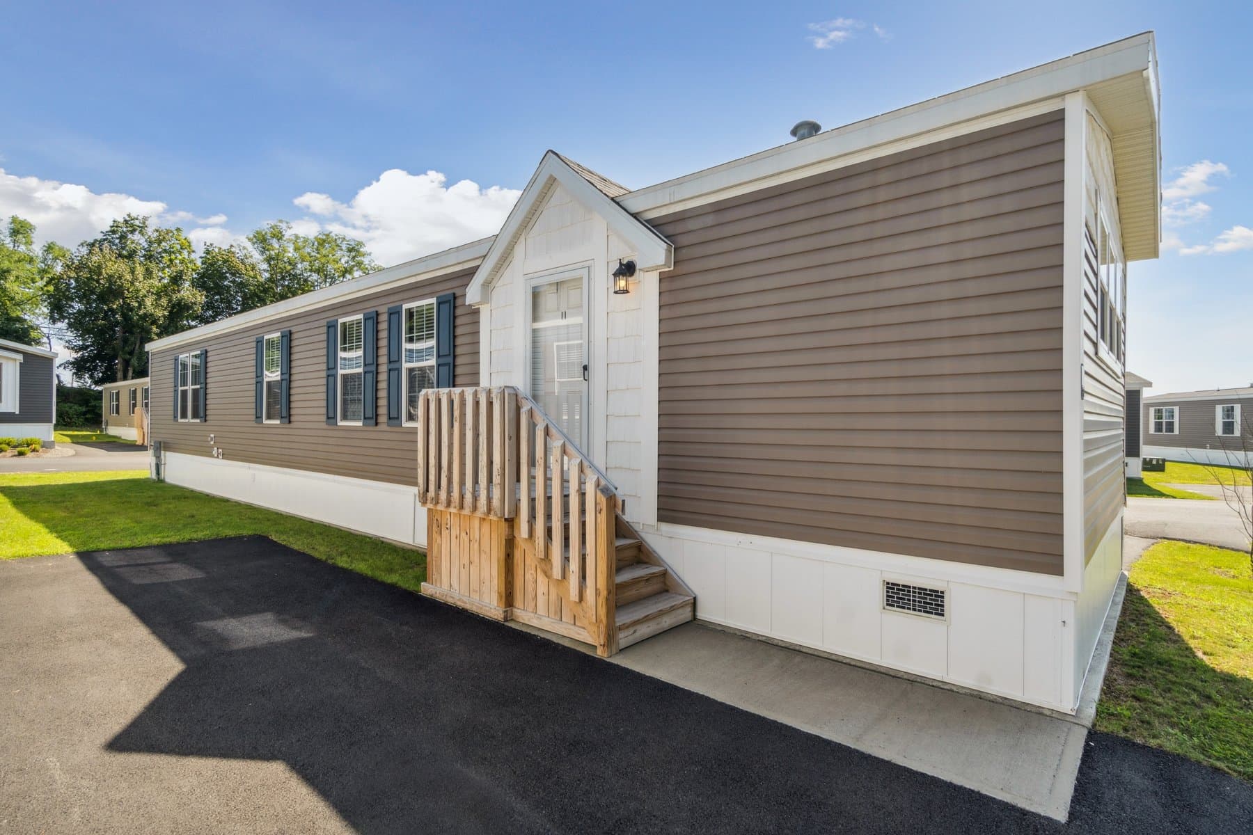 Click to enlarge 1672H32184 single wide home — exterior
