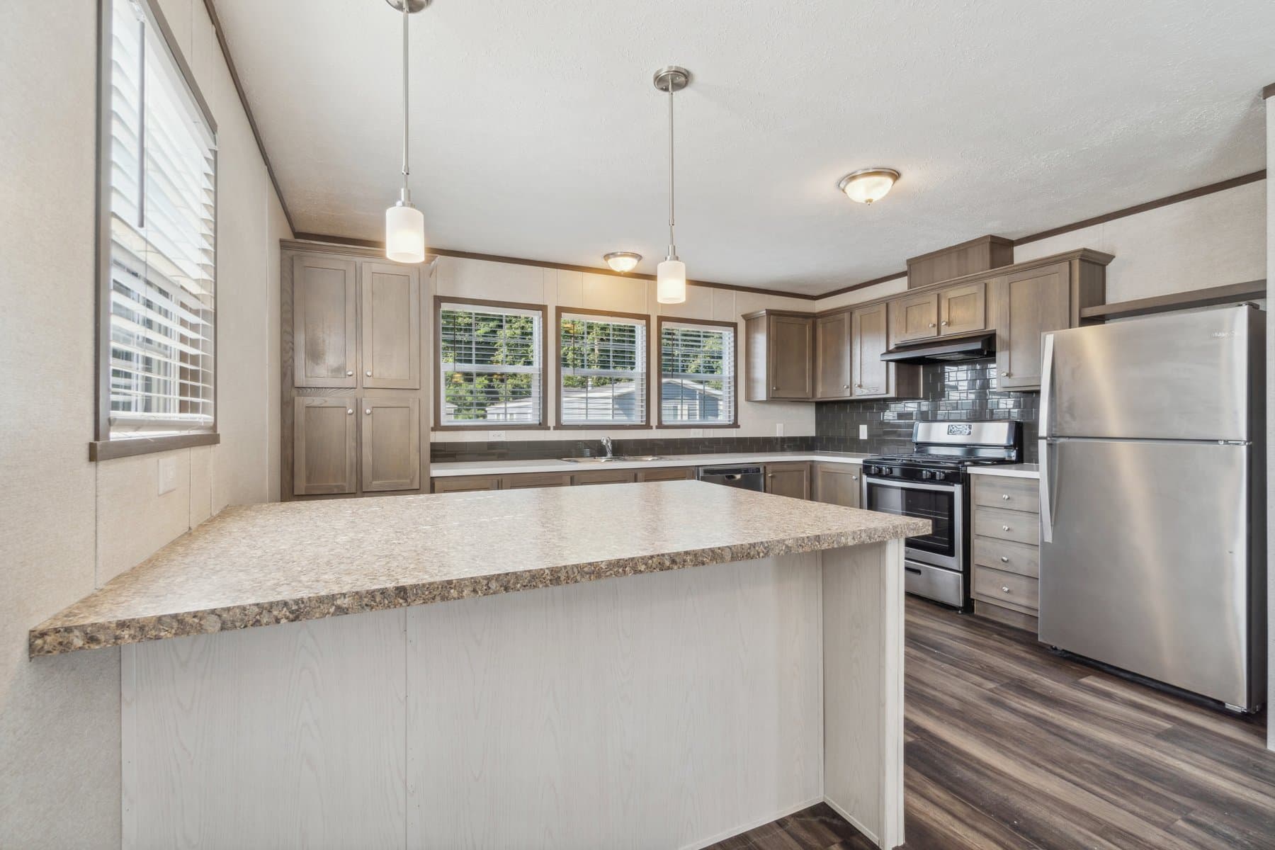 Click to enlarge 1672H32184 single wide home — kitchen (photo 2 of 40)