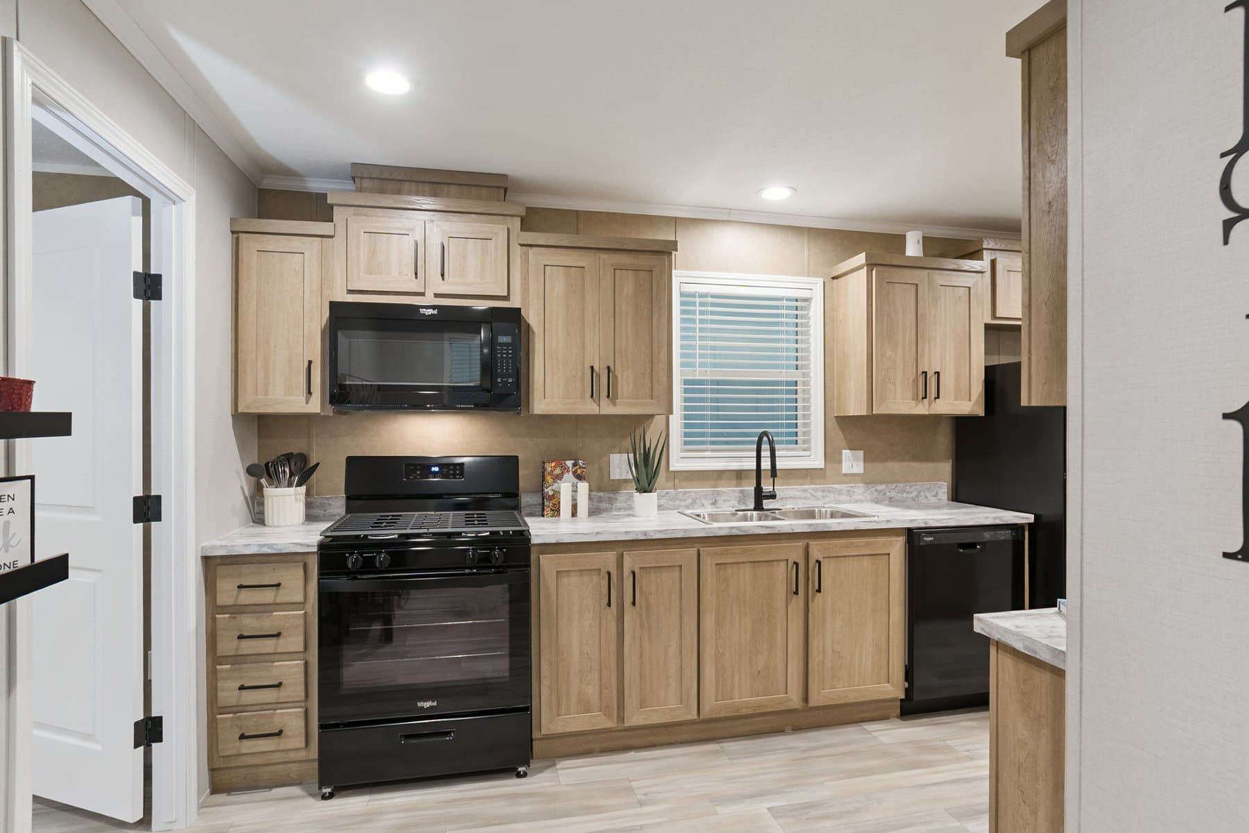 Click to enlarge 1676H32085 single wide home β kitchen (photo 13 of 25)