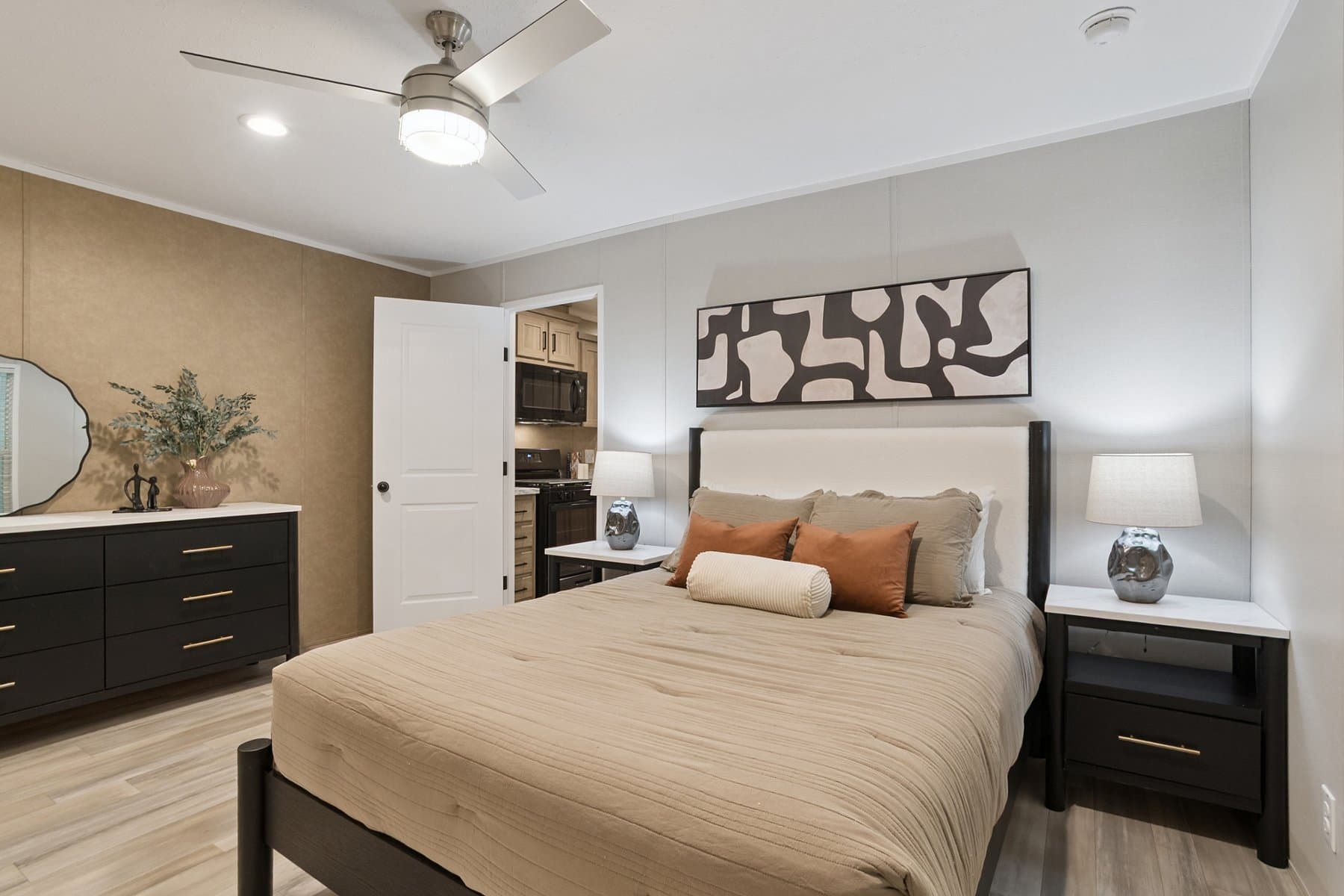 Click to enlarge 1676H32085 single wide home β primary bedroom (photo 19 of 25)