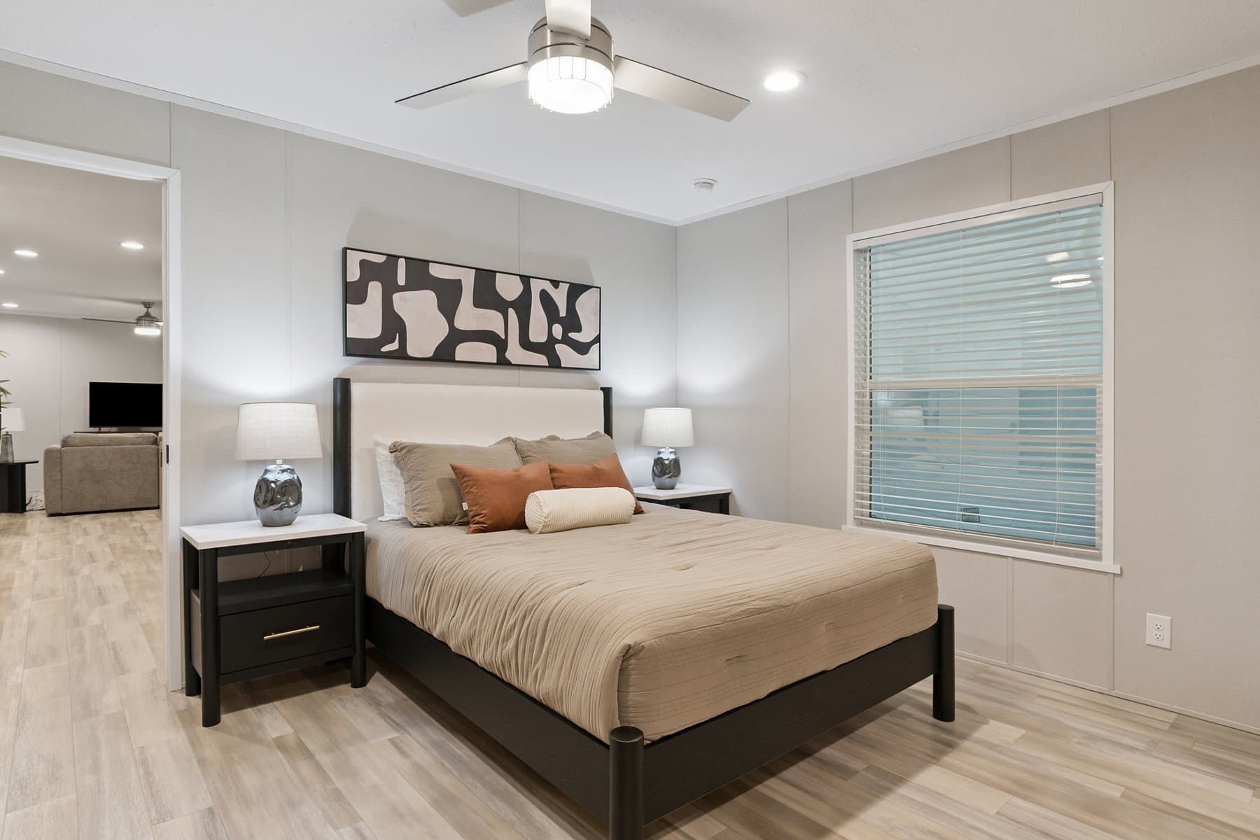 Click to enlarge 1676H32085 single wide home β primary bedroom (photo 20 of 25)