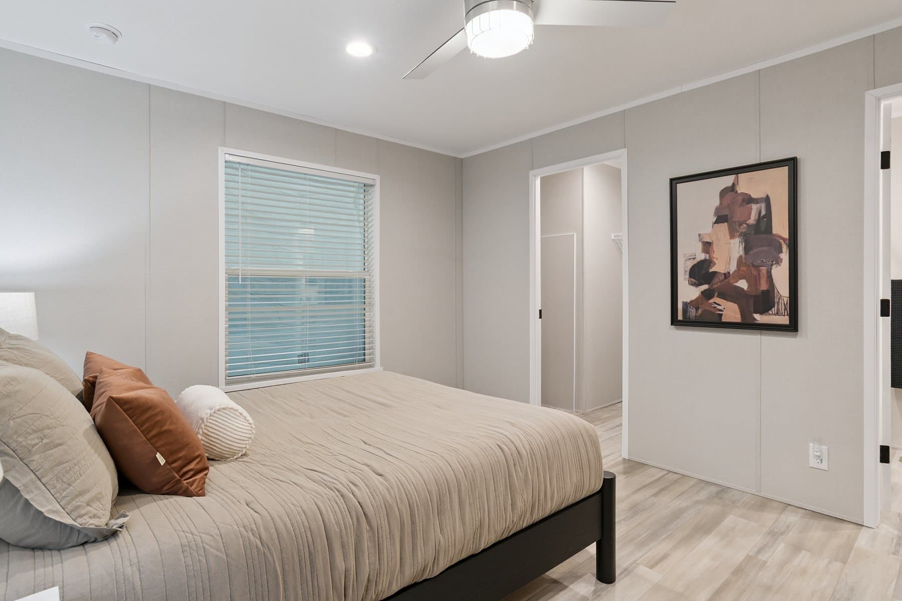 Click to enlarge 1676H32085 single wide home β primary bedroom (photo 21 of 25)