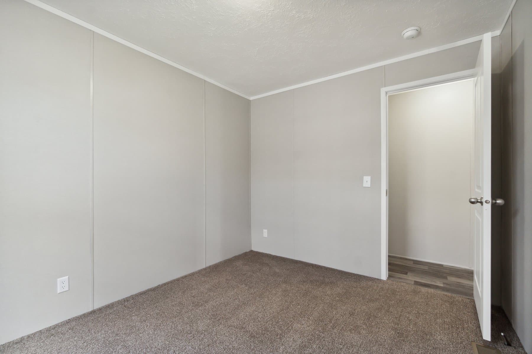 Click to enlarge 1676H32089 single wide home β bedroom (photo 22 of 48)