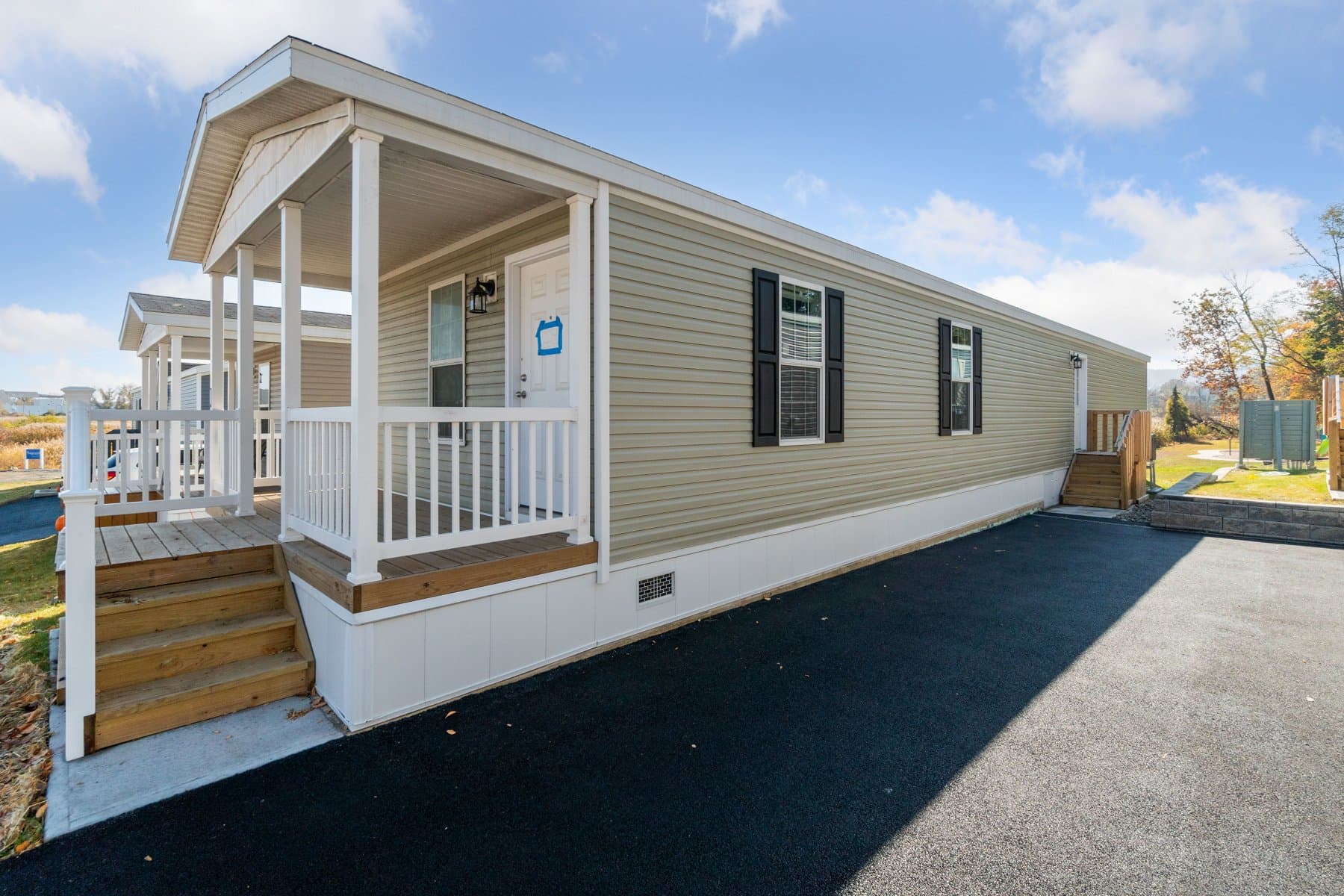 Click to enlarge 1676H32089 single wide home β exterior (photo 40 of 48)