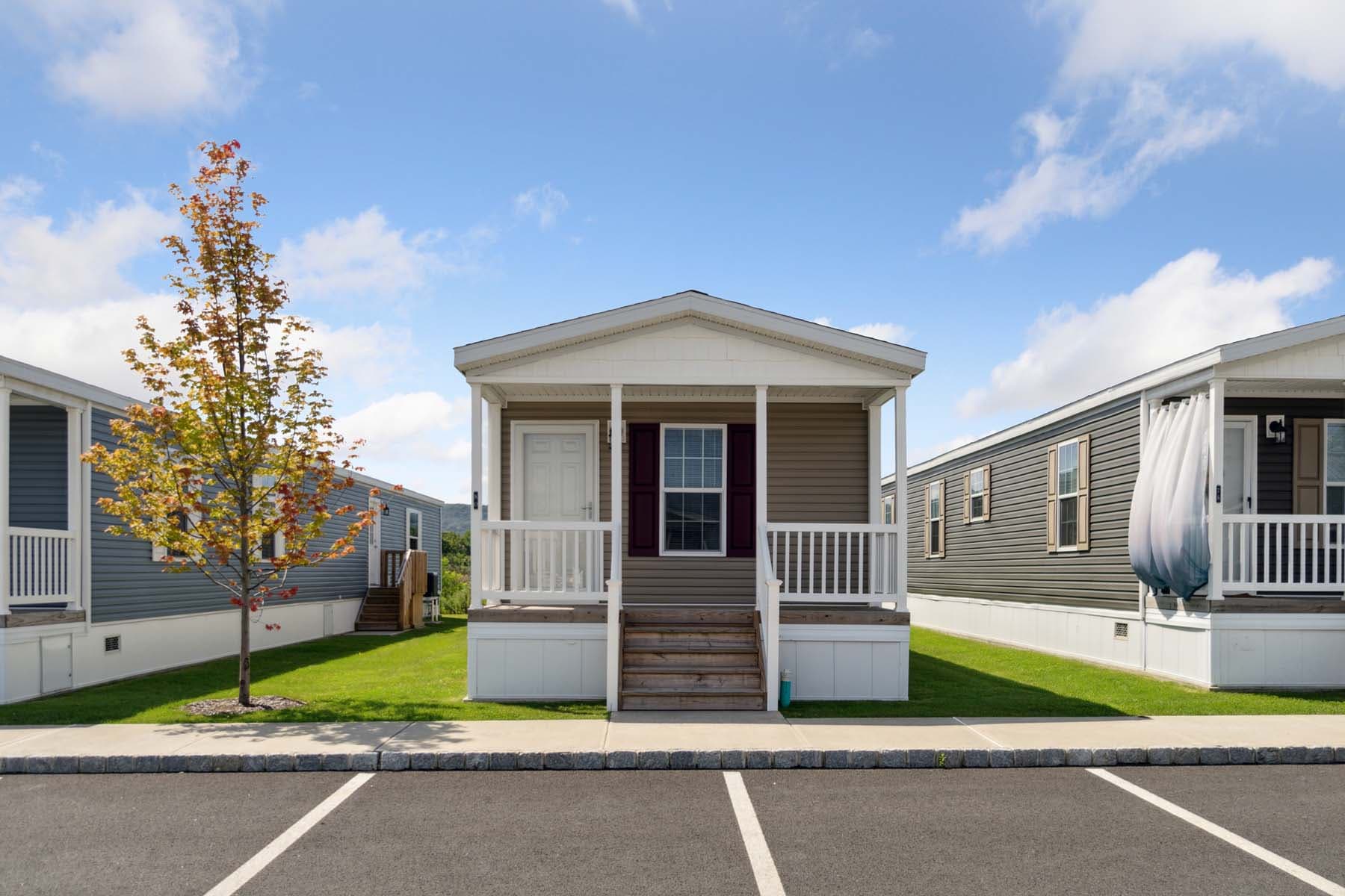 Click to enlarge 1676H32089 single wide home β exterior (photo 42 of 48)
