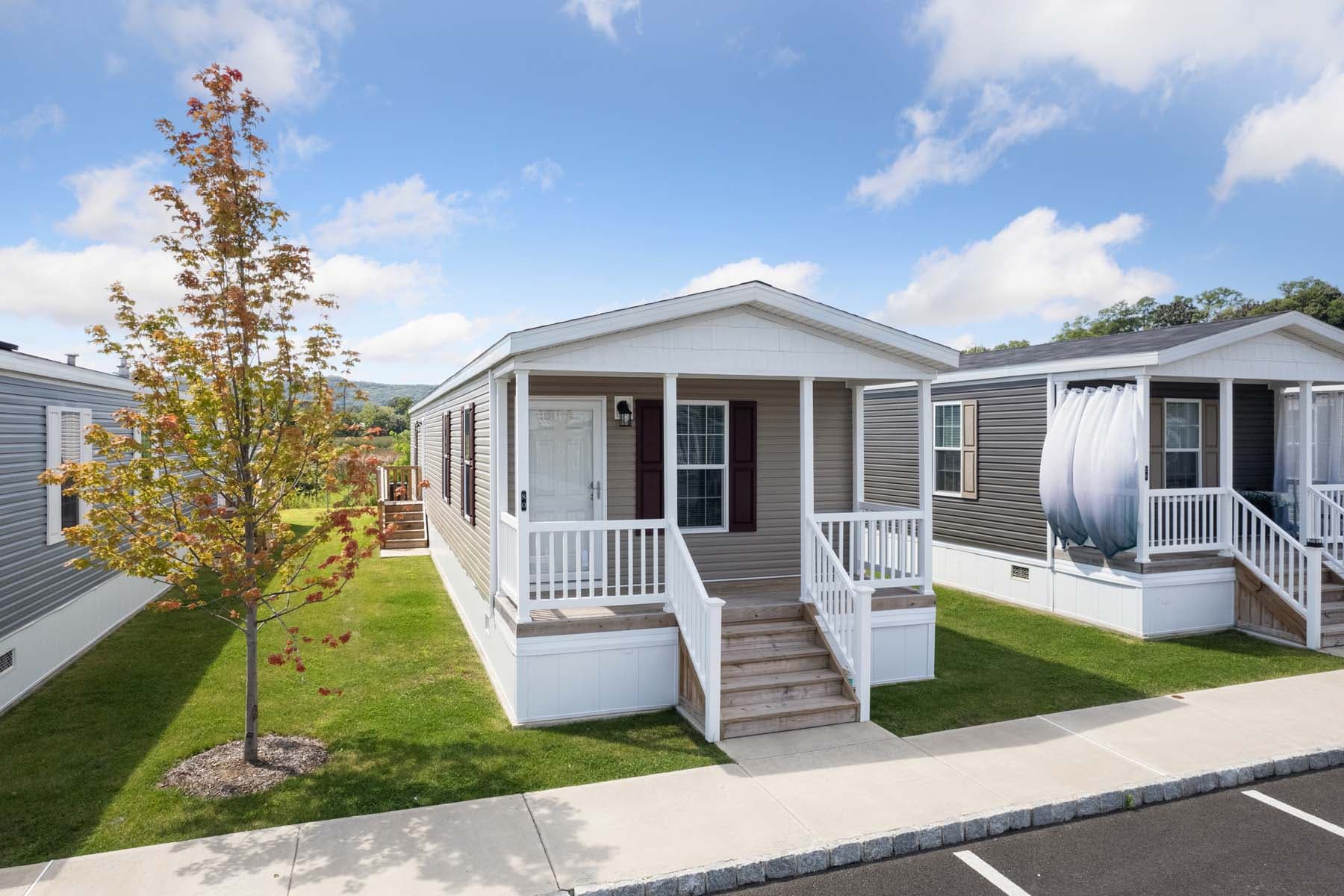 Click to enlarge 1676H32089 single wide home β exterior (photo 44 of 48)