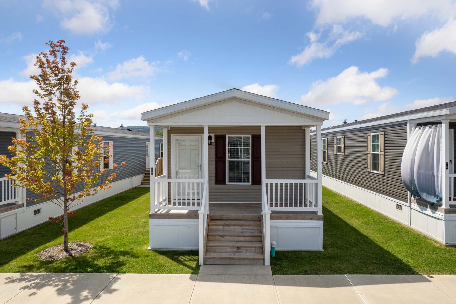 Click to enlarge 1676H32089 single wide home β exterior (photo 45 of 48)