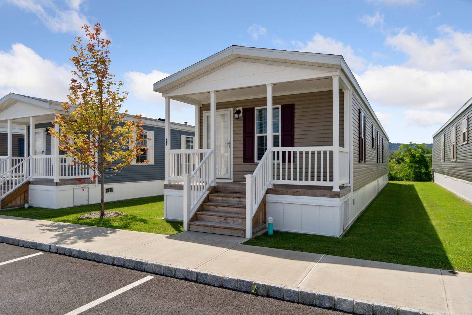 Click to enlarge 1676H32089 single wide home β exterior (photo 46 of 48)