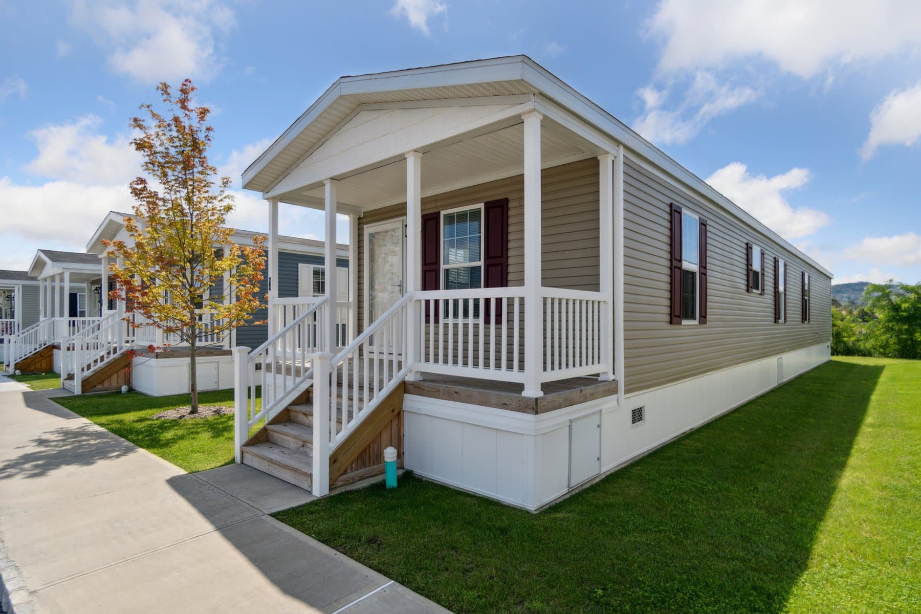 Click to enlarge 1676H32089 single wide home β exterior (photo 7 of 48)
